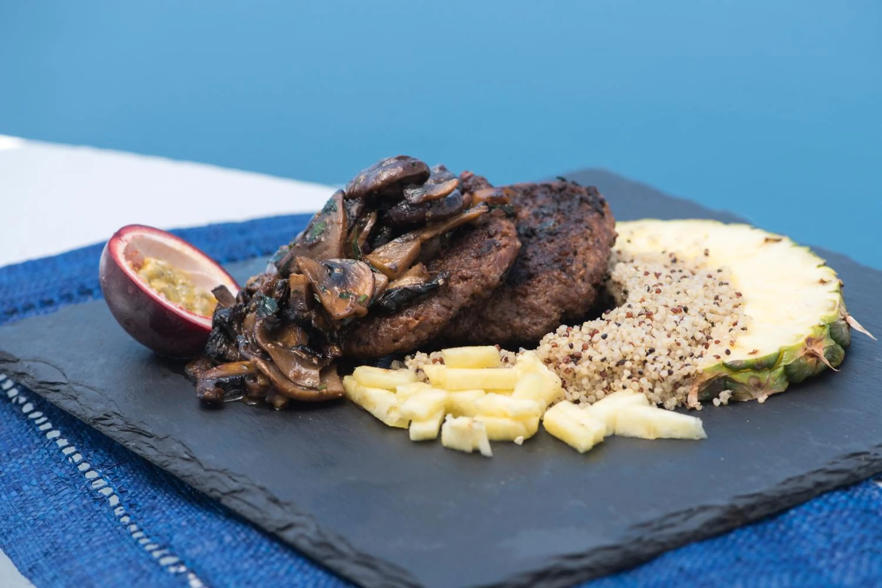 Food and drinks in Pearl on the Cliff Hotel & Suites by Pearl Hotel Collection