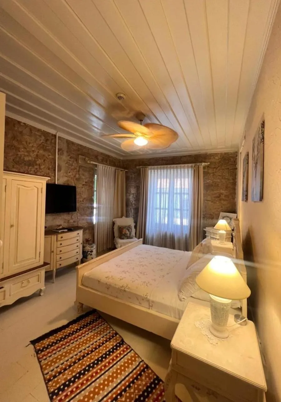 Photo of the whole room, Bed in Hoşça kal Alaçatı