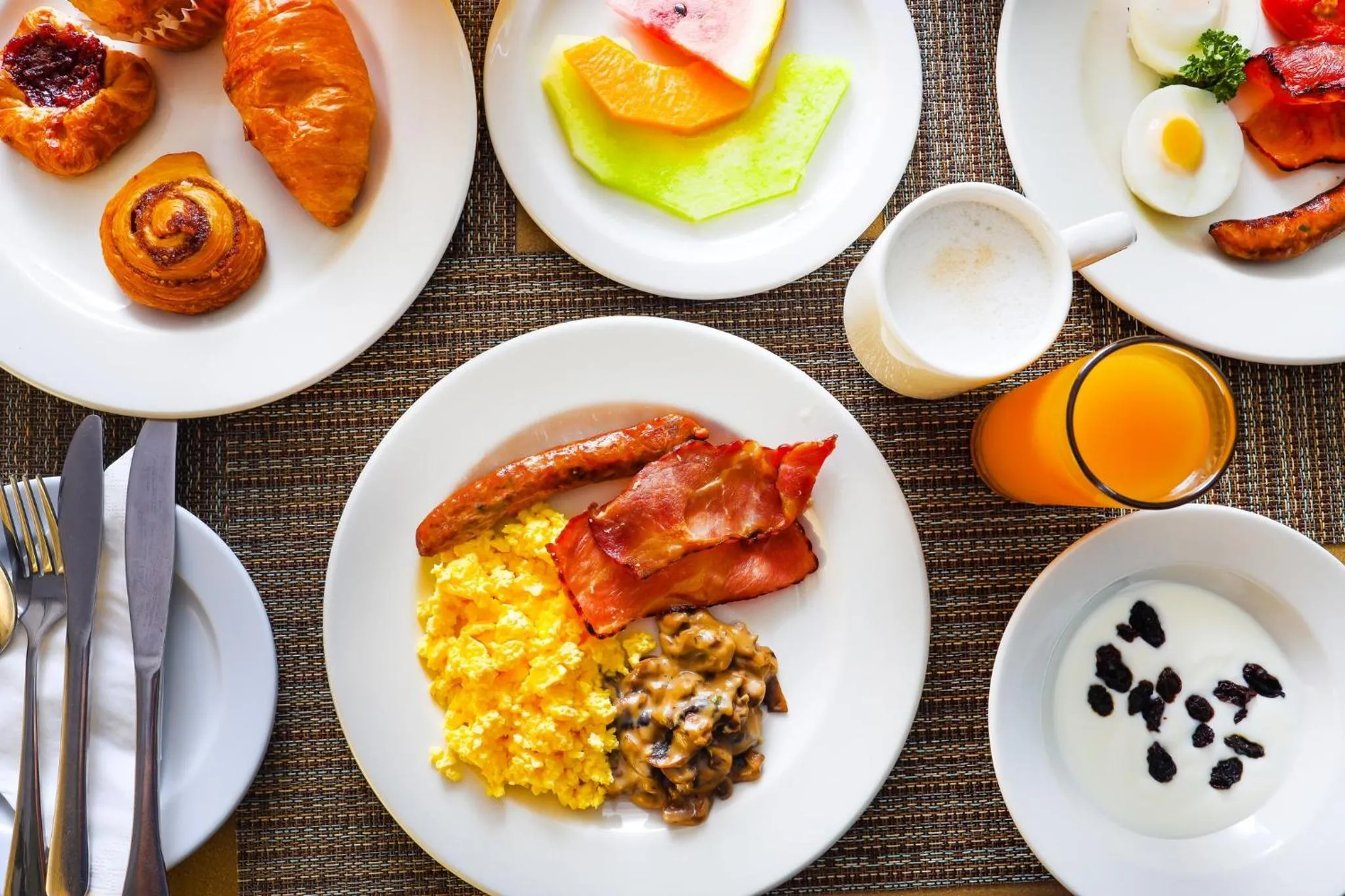 Restaurant/places to eat in Holiday Inn Express Durban - Umhlanga by IHG