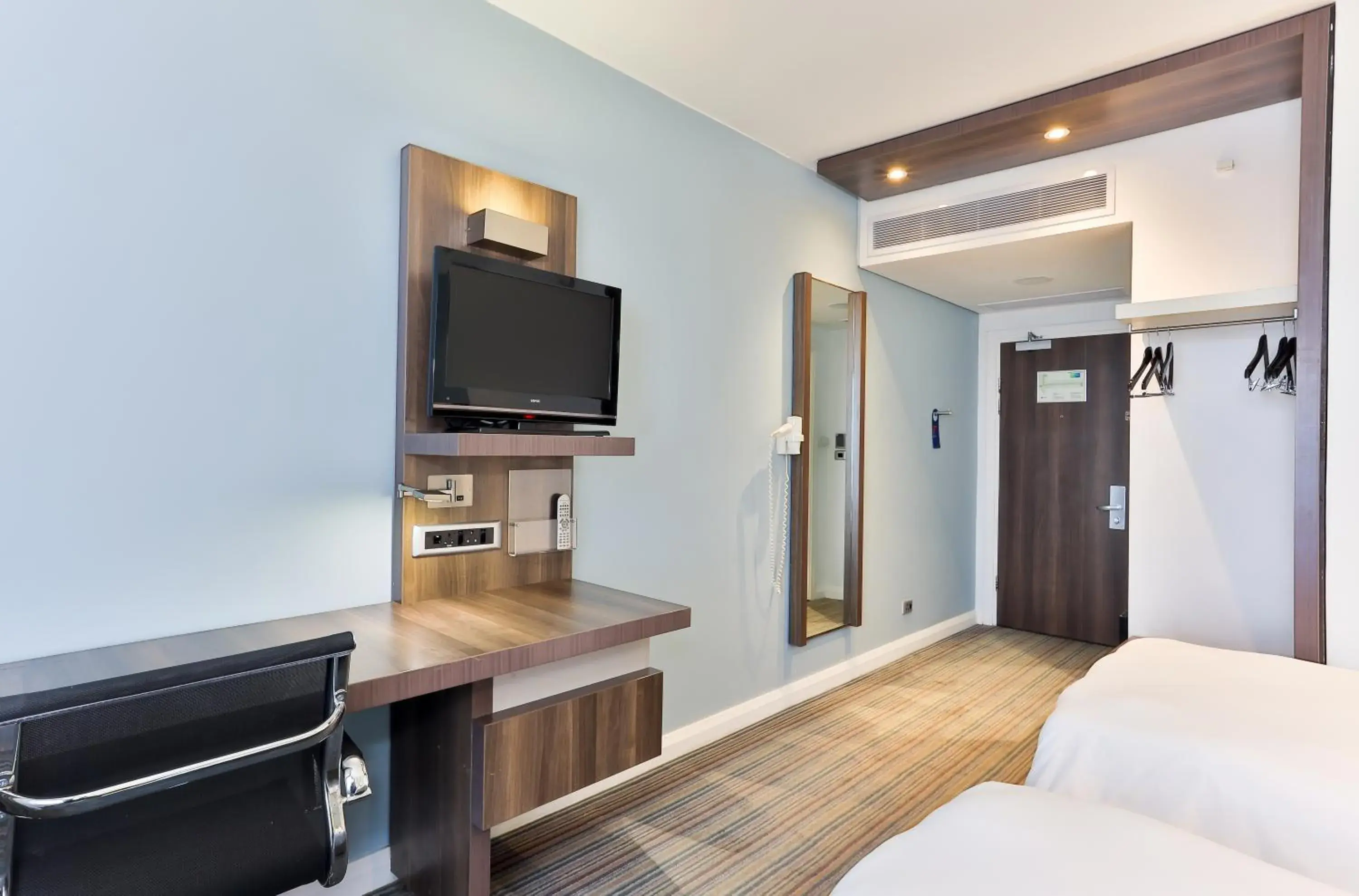 Superior Twin Room - Smoking in Holiday Inn Express Durban - Umhlanga by IHG Superior Twin Room - Smoking in Holiday Inn Express Durban - Umhlanga by IHG