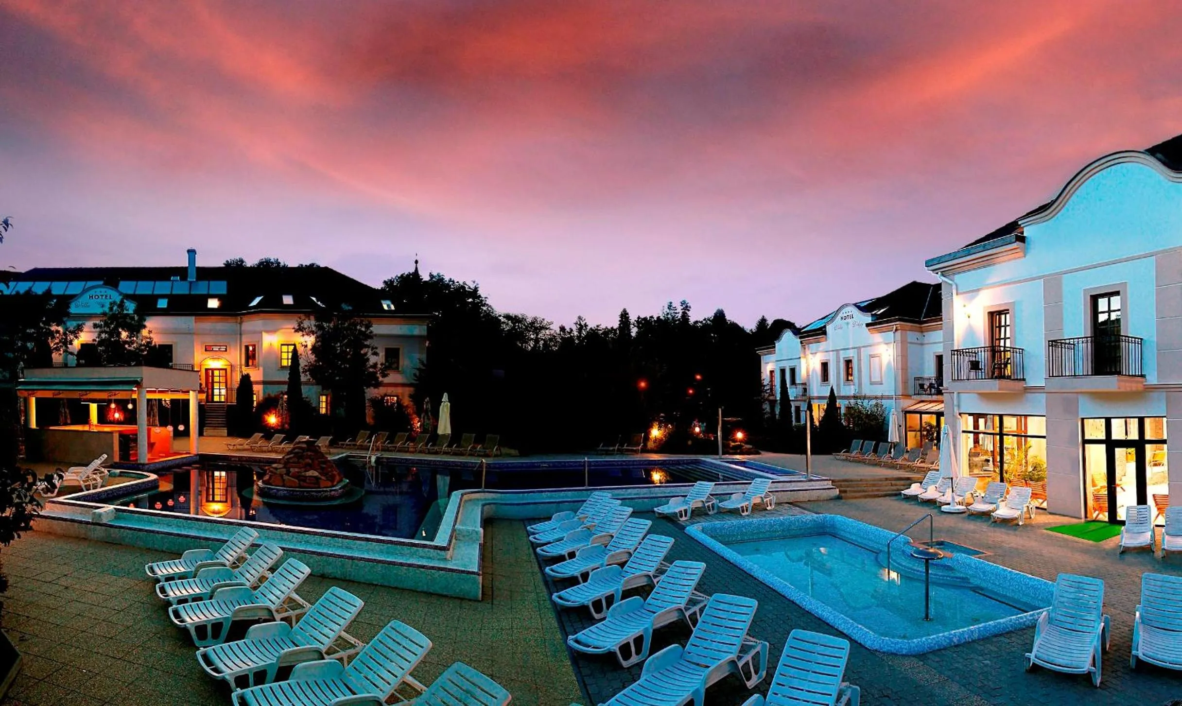 Swimming pool in Hotel Villa Völgy Wellness & Konferencia