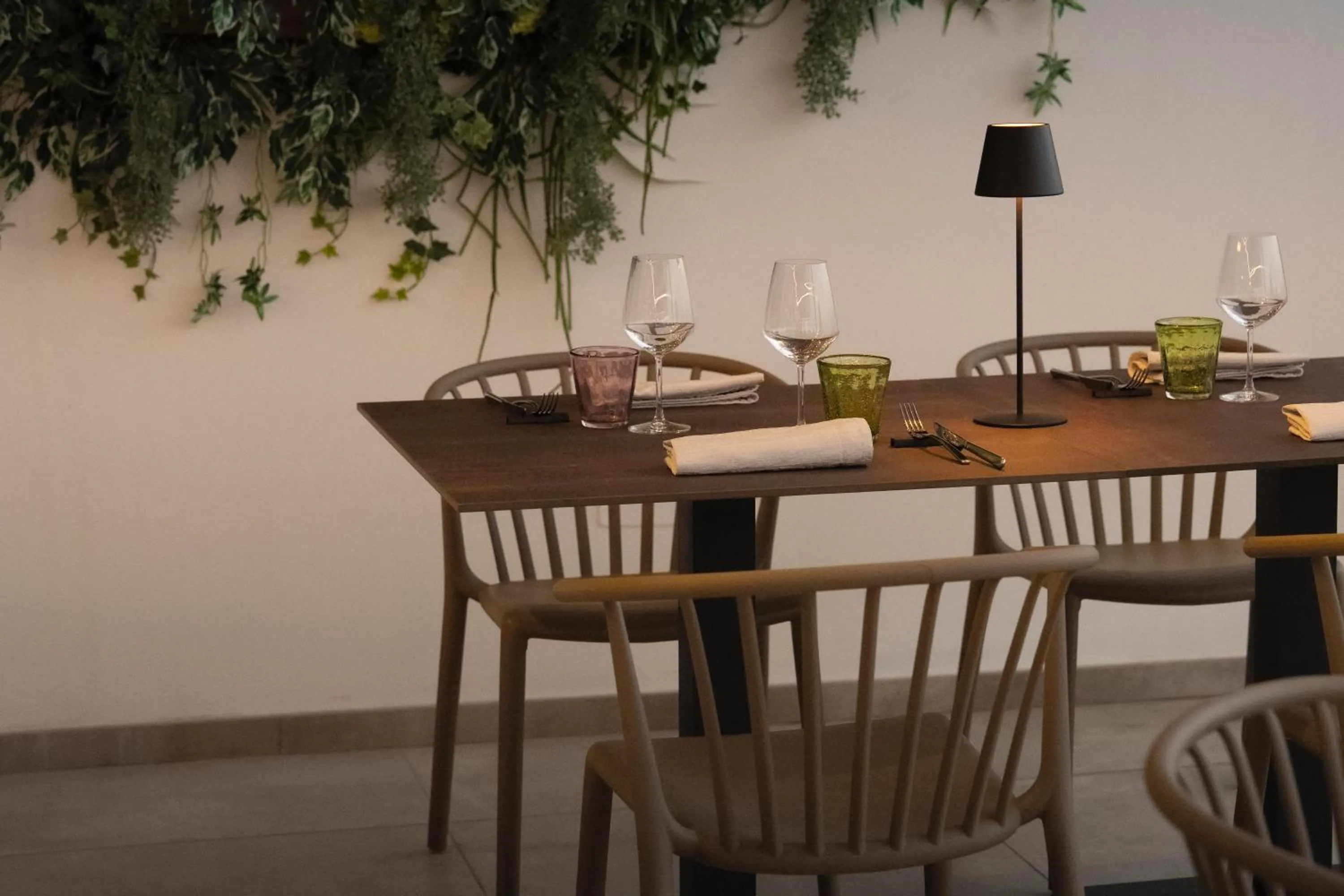 Restaurant/places to eat in Petit Hotel