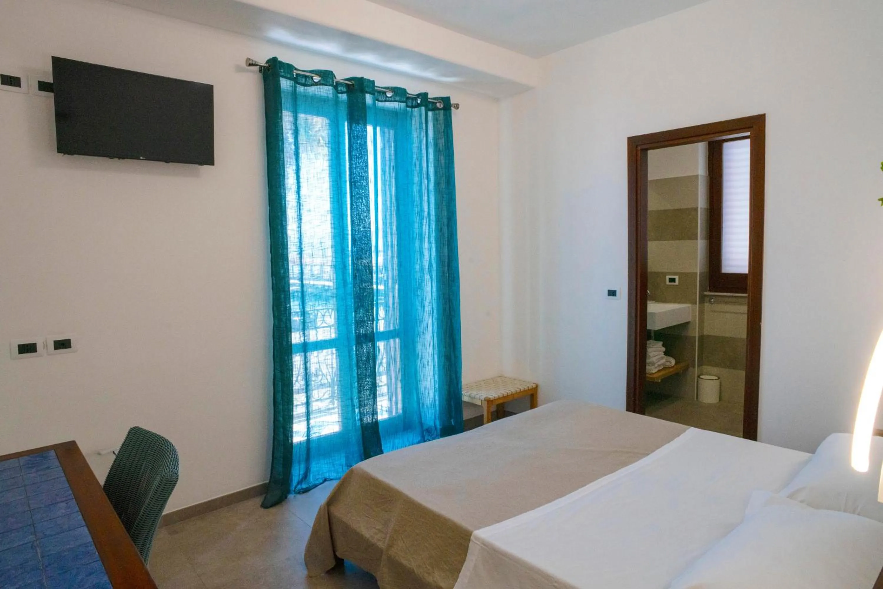 Photo of the whole room, Bed in Petit Hotel