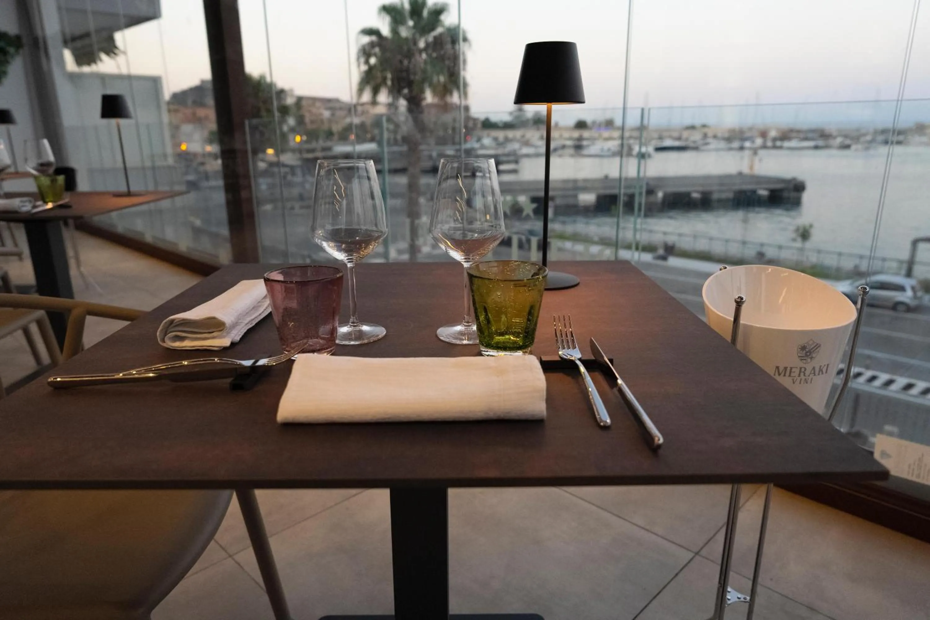 Restaurant/places to eat in Petit Hotel