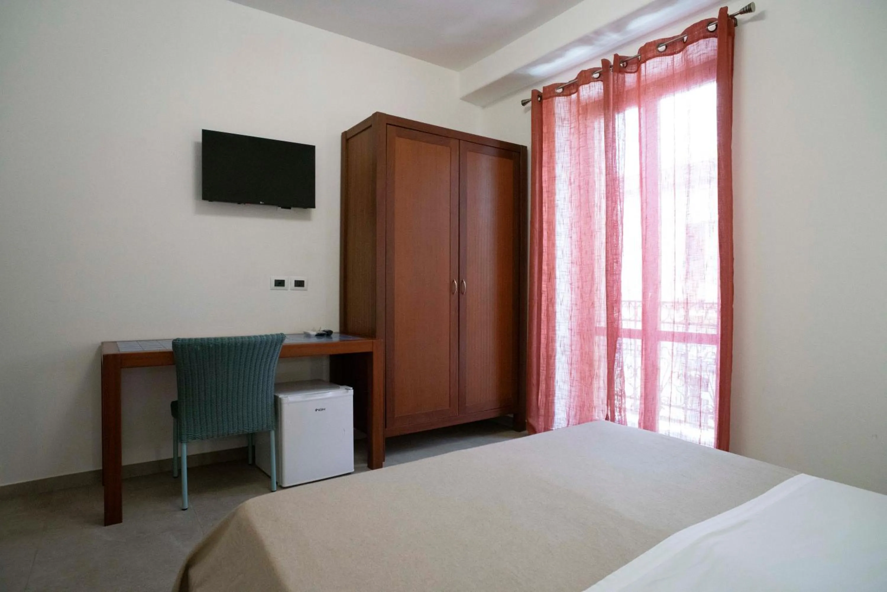 View (from property/room), Bed in Petit Hotel