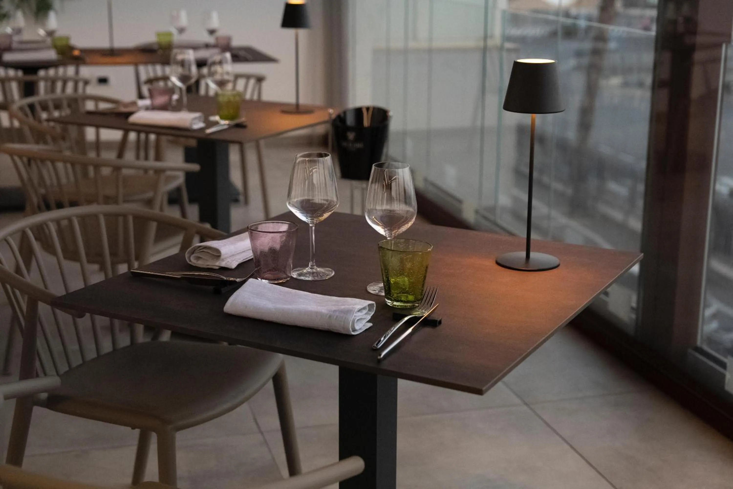 Restaurant/places to eat in Petit Hotel