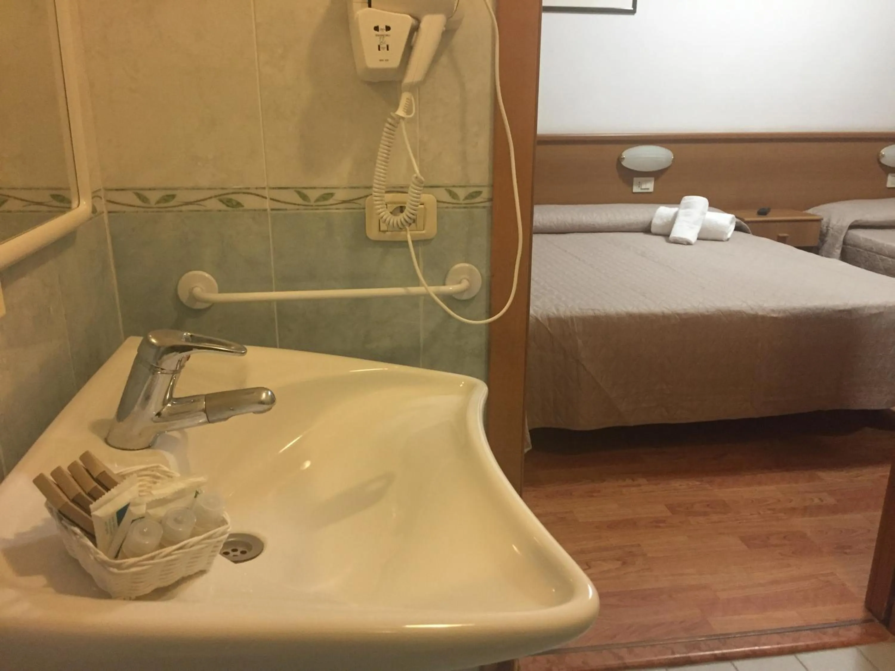 Bathroom, Bed in Bella Italia Sport Village