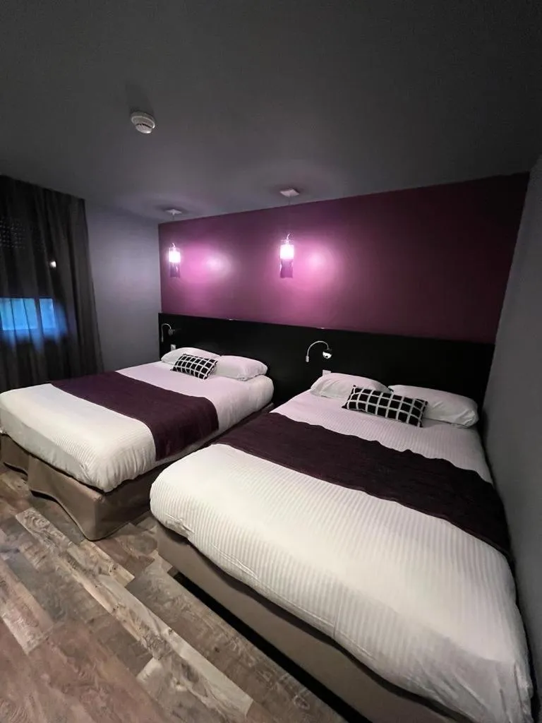 Bed in Hôtel Logis Restaurant La Fontaine