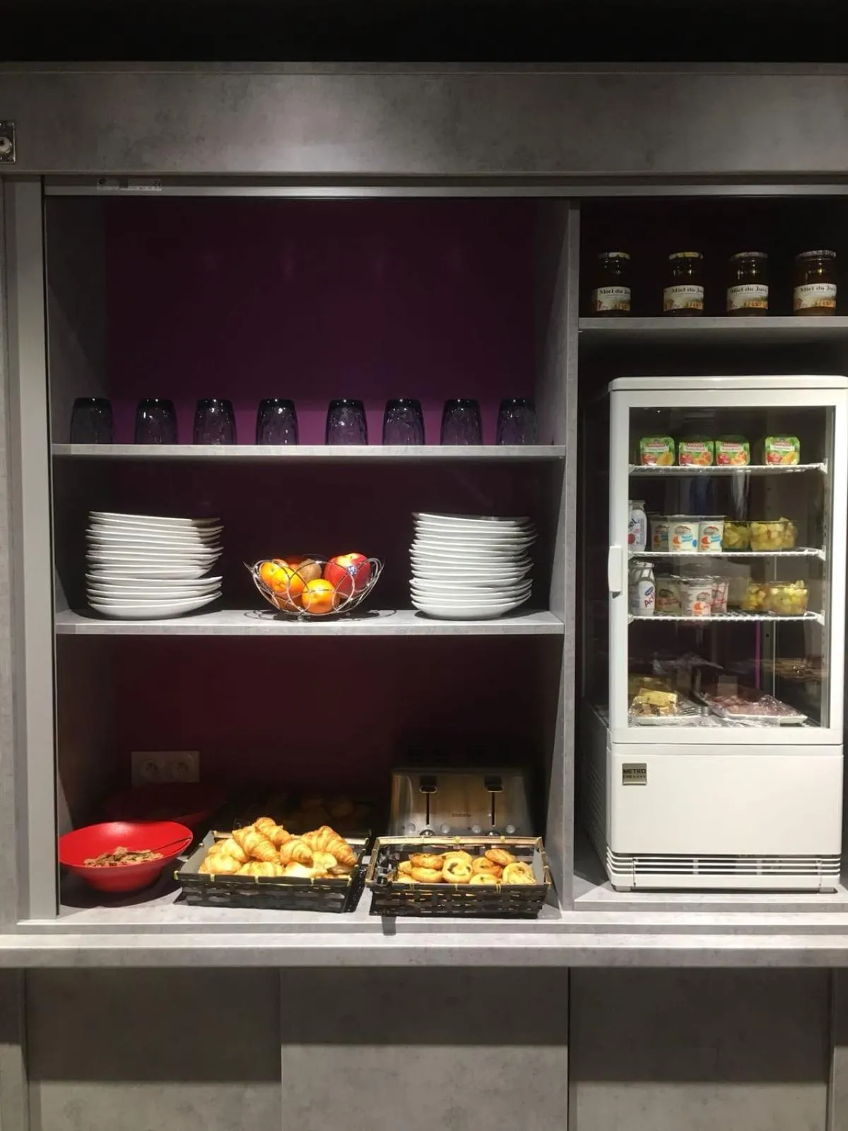 Breakfast in Hôtel Logis Restaurant La Fontaine