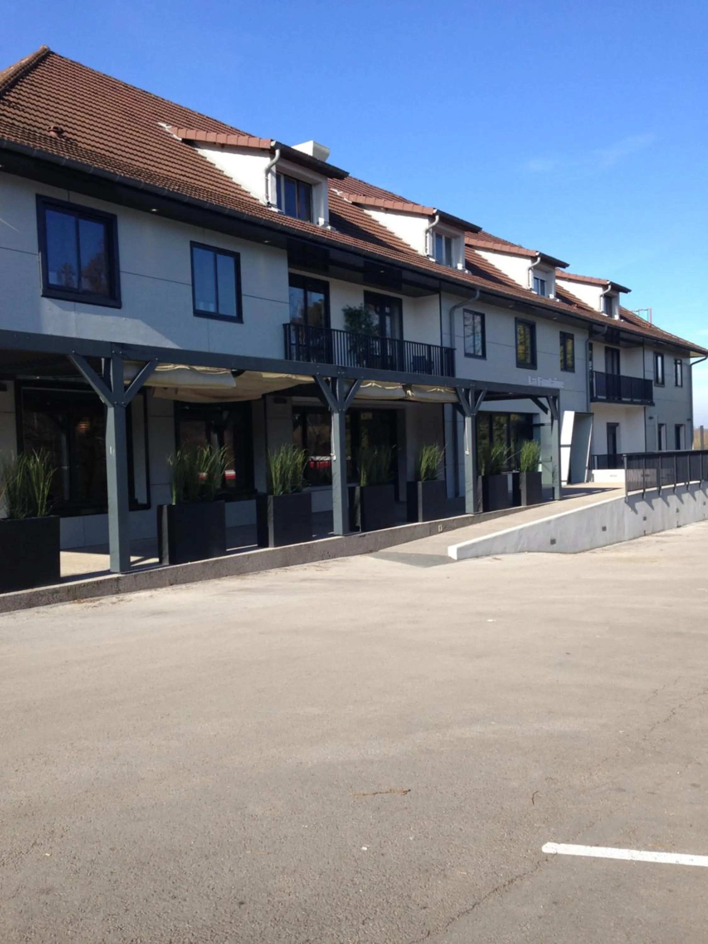 Facade/entrance in Hôtel Logis Restaurant La Fontaine