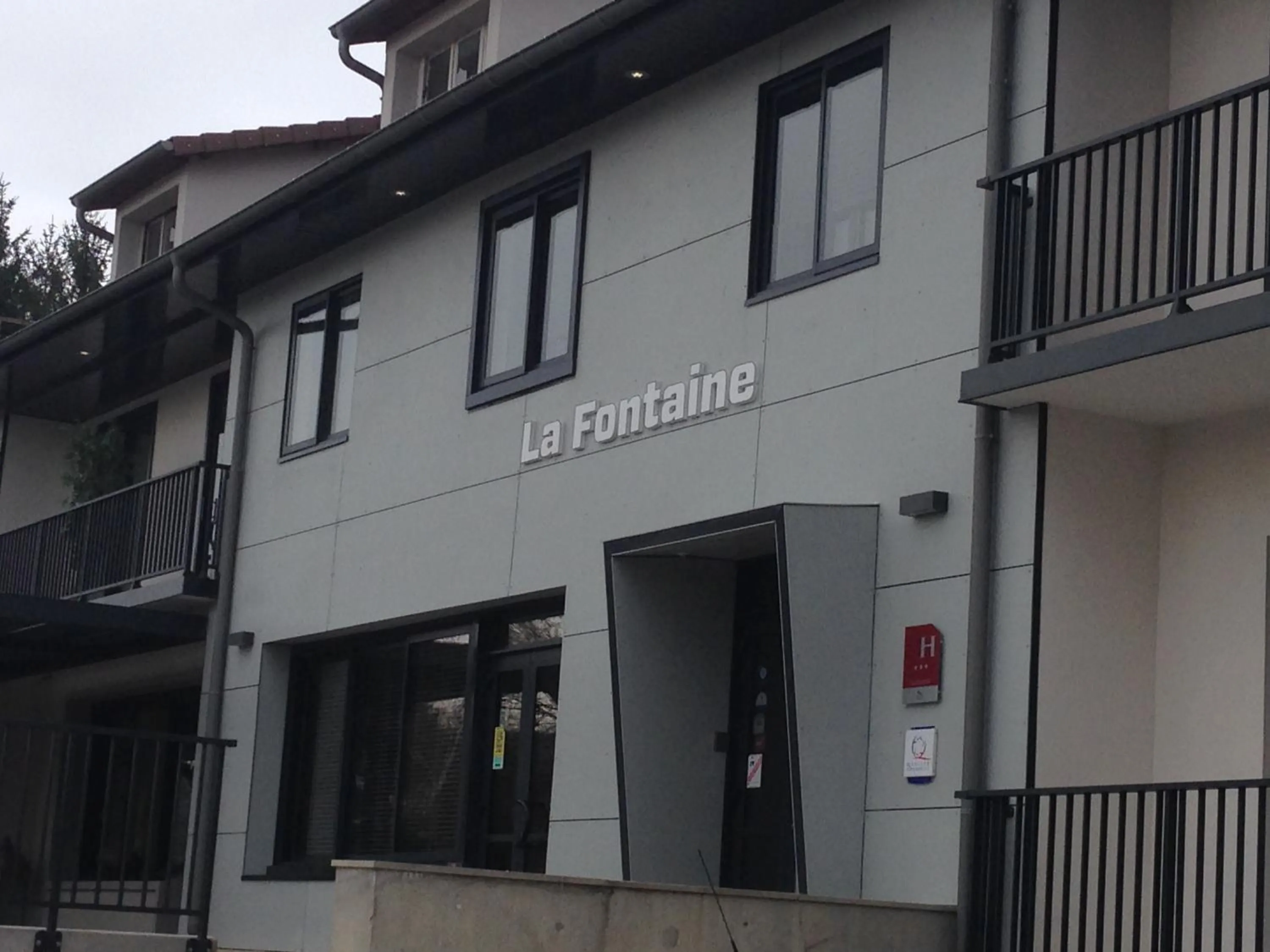 Facade/entrance in Hôtel Logis Restaurant La Fontaine