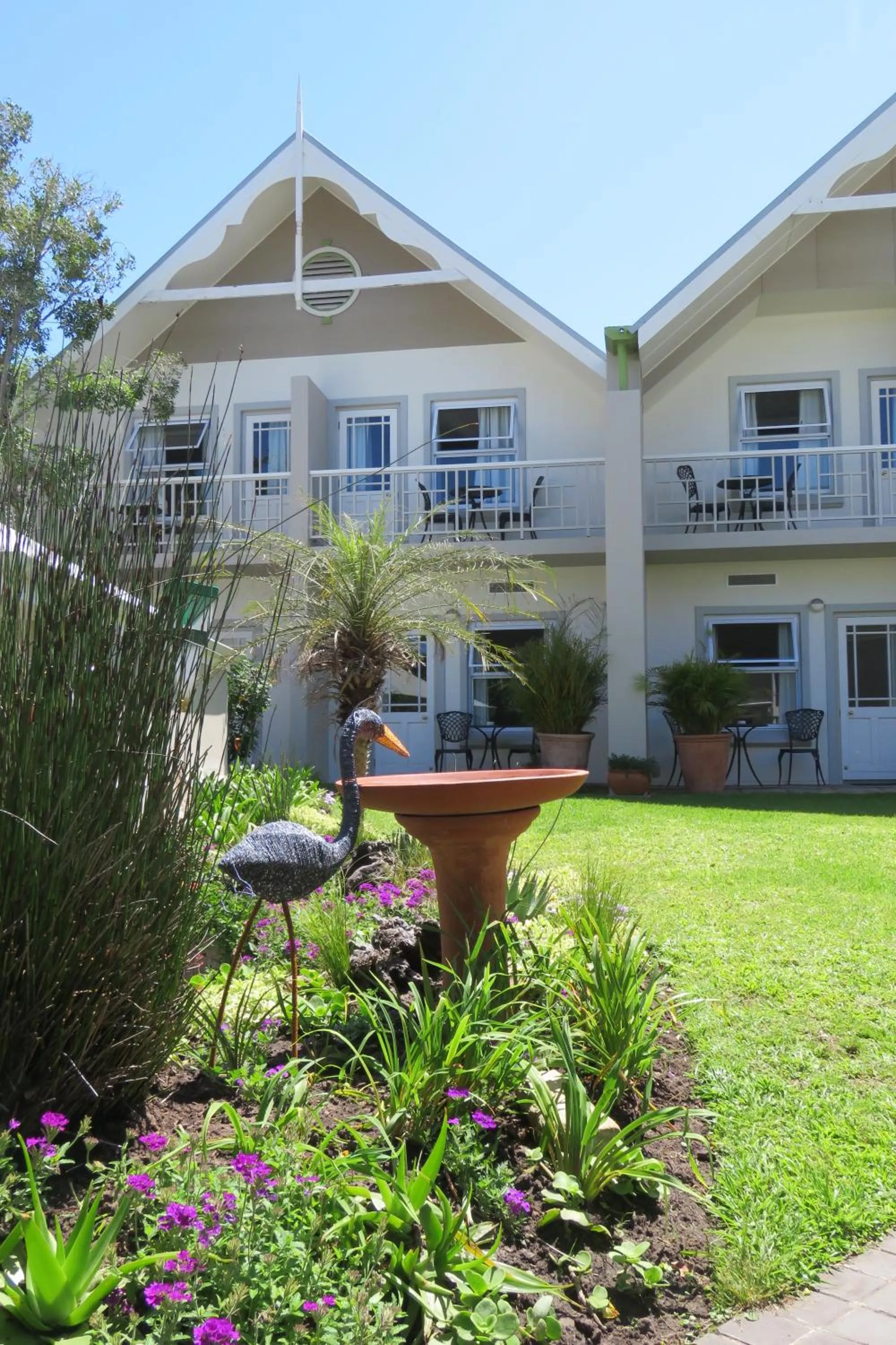 Garden in Quarry Lake Inn