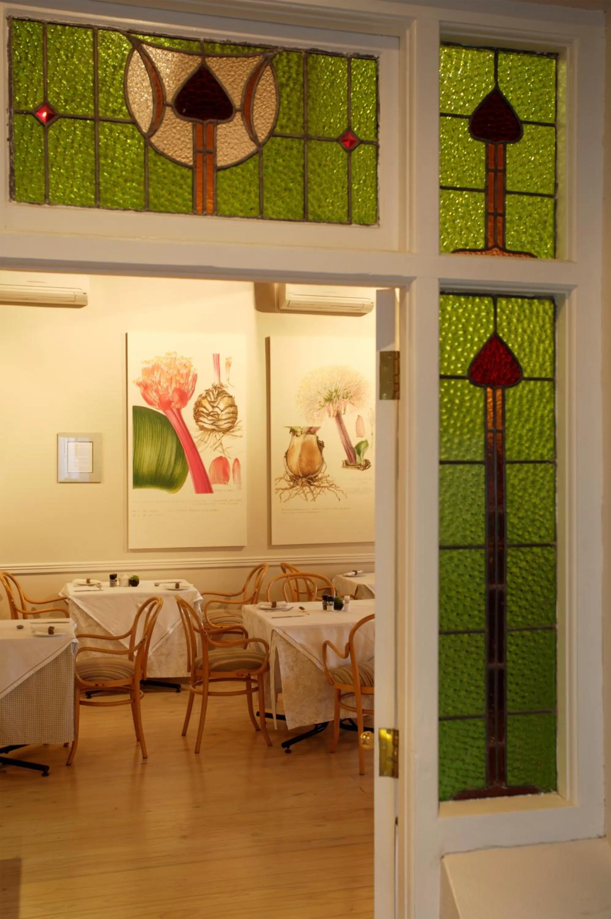 Facade/entrance in Quarry Lake Inn