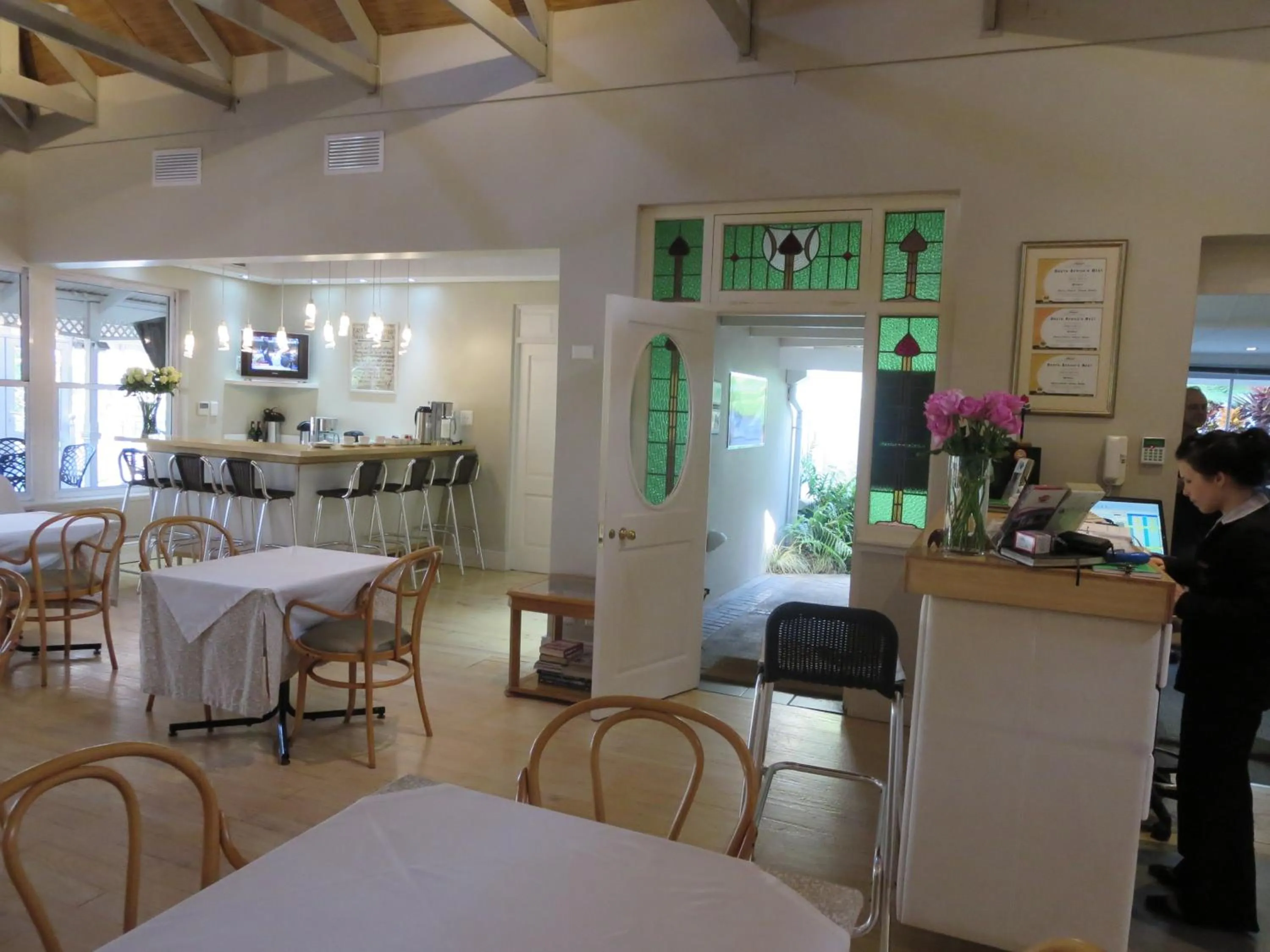 Restaurant/places to eat in Quarry Lake Inn