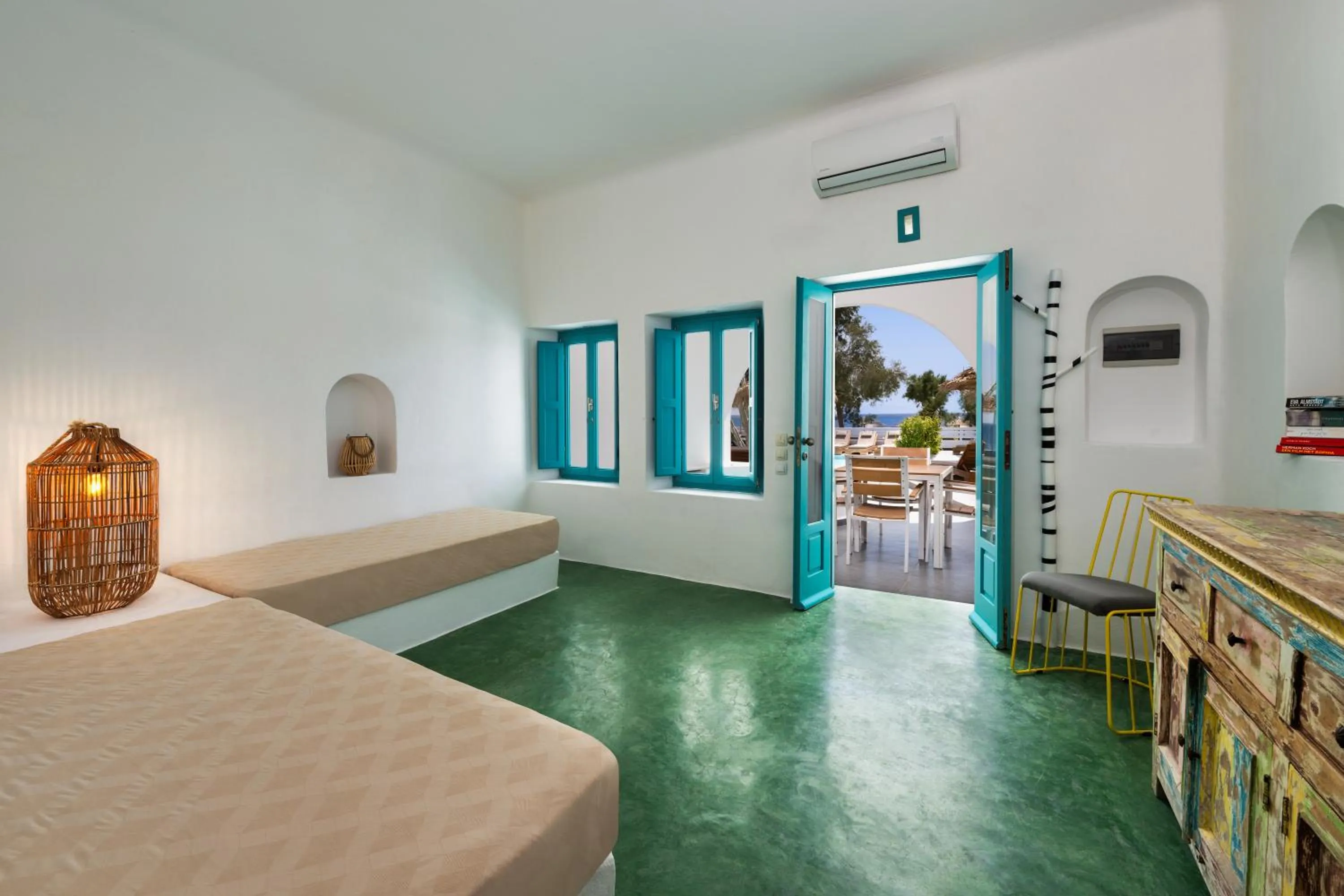 Living room, Bed in Nissia Beach Apartments & Suites