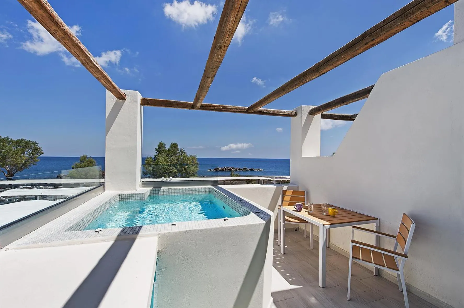 Day in Nissia Beach Apartments & Suites