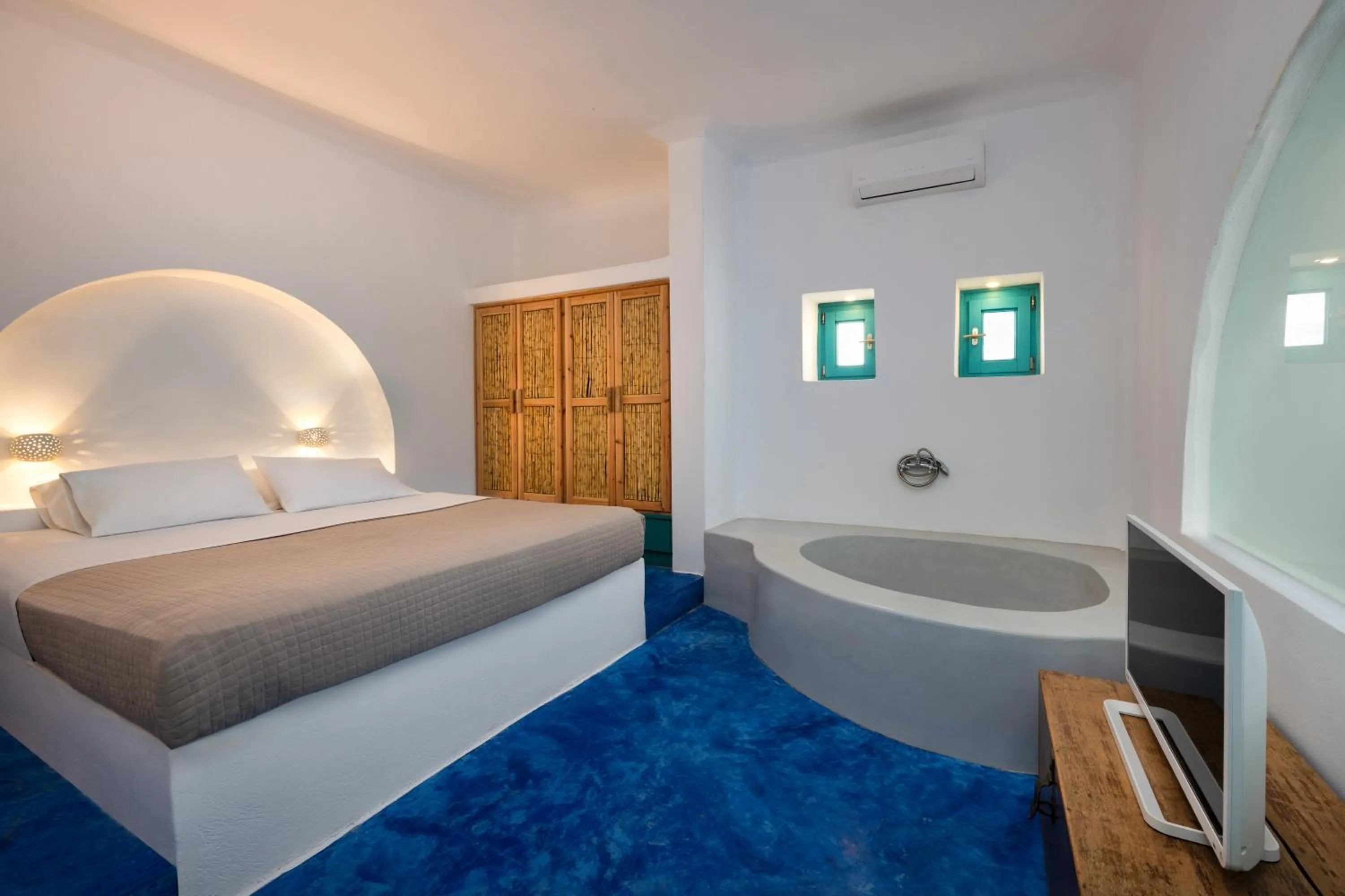 Bedroom, Bed in Nissia Beach Apartments & Suites