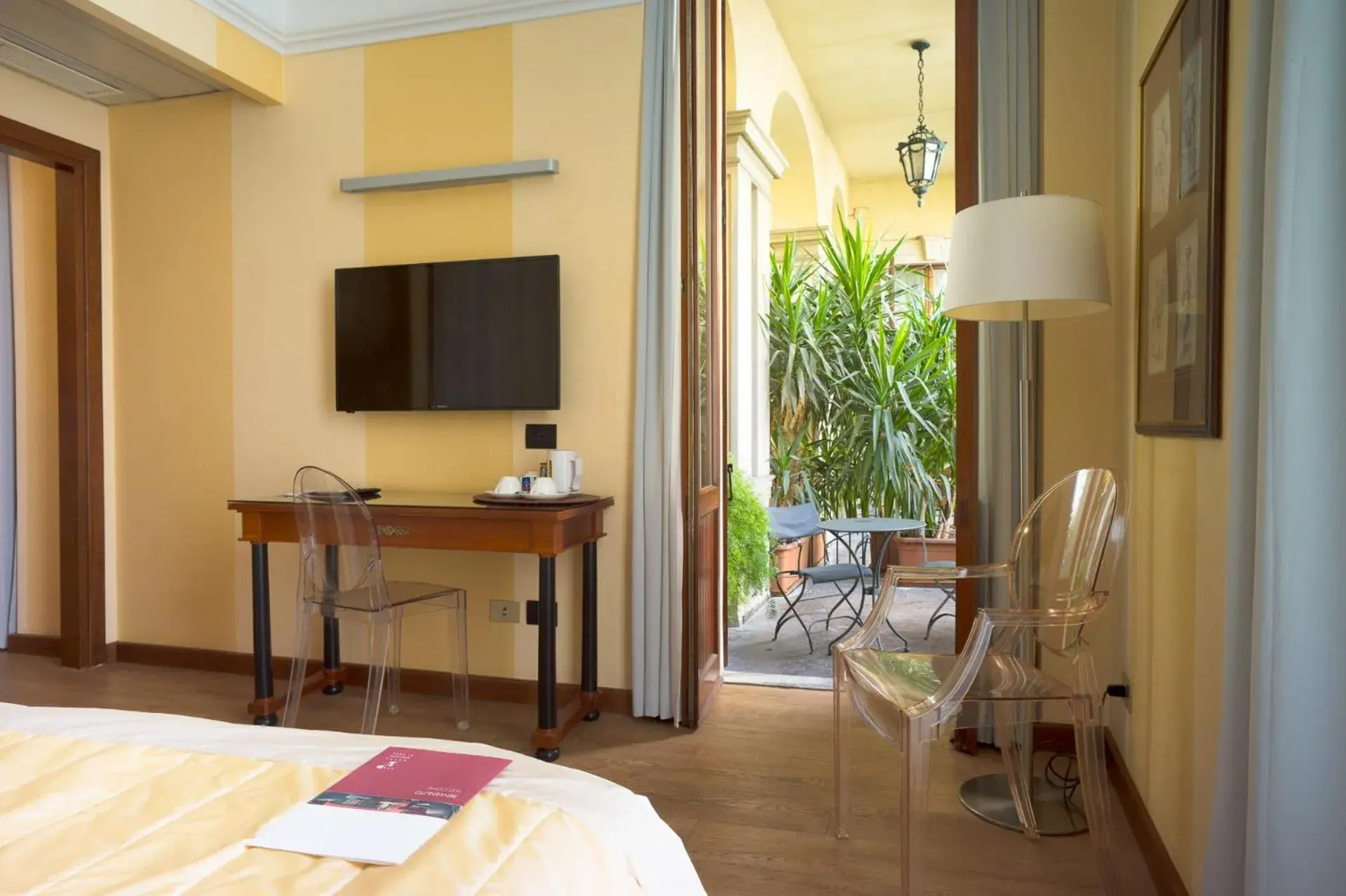 Double Room with Balcony - single occupancy in Hotel Gran Duca Di York Double Room with Balcony - single occupancy in Hotel Gran Duca Di York