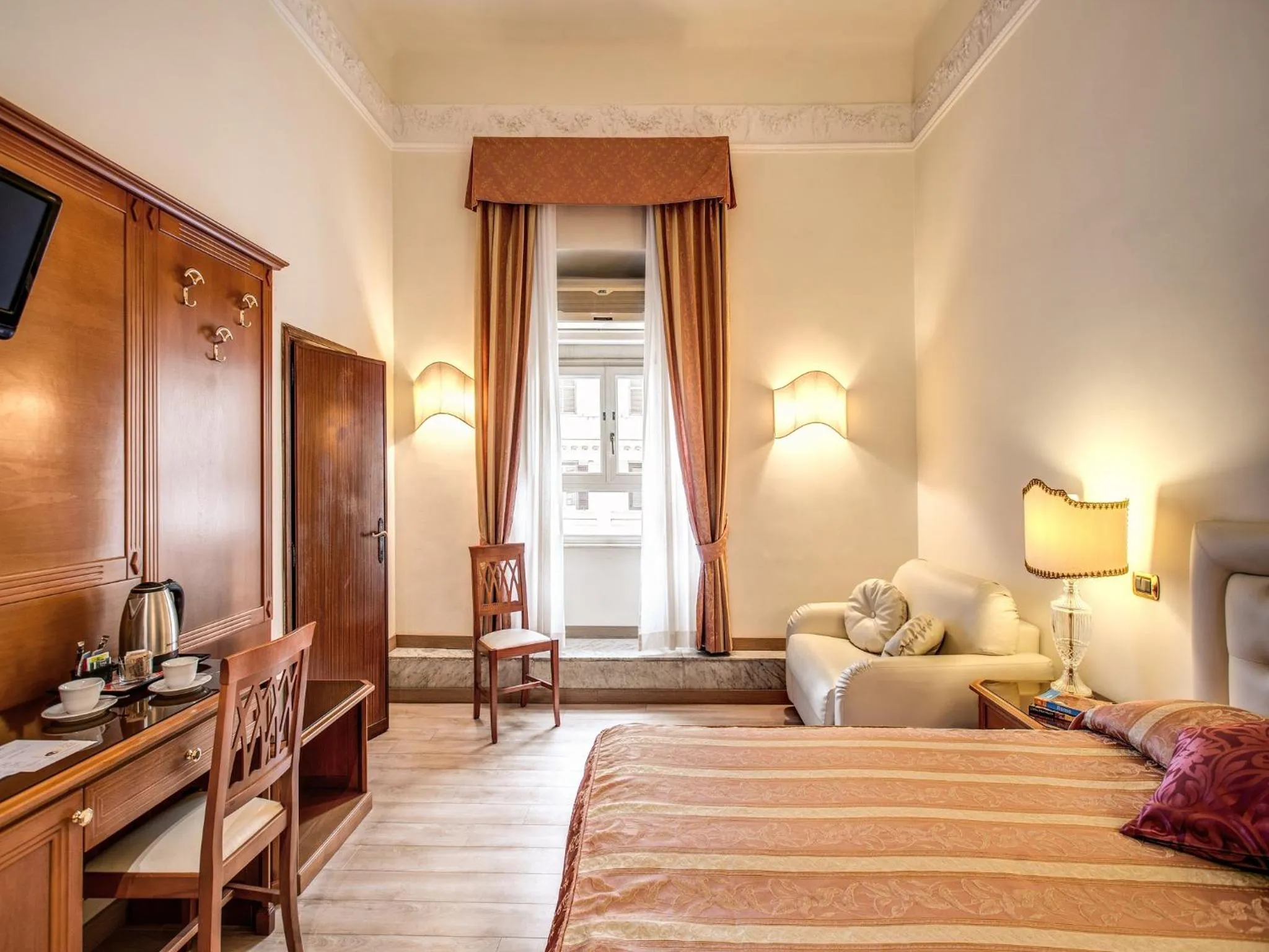 Photo of the whole room, Bed in Hotel Labelle