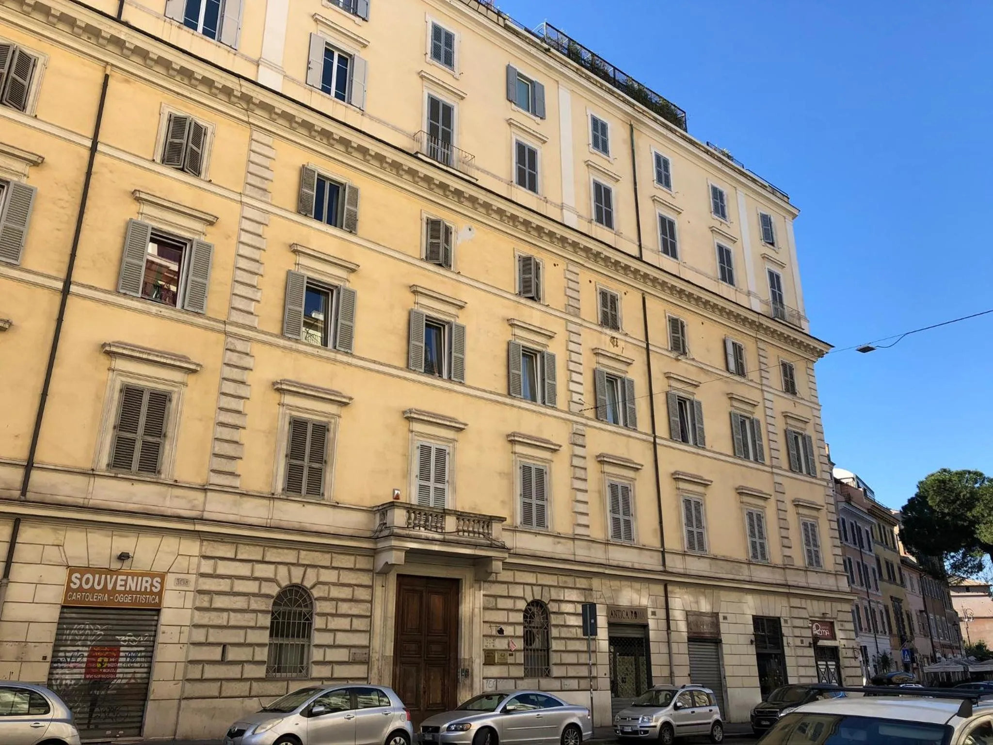 Property building in Hotel Labelle