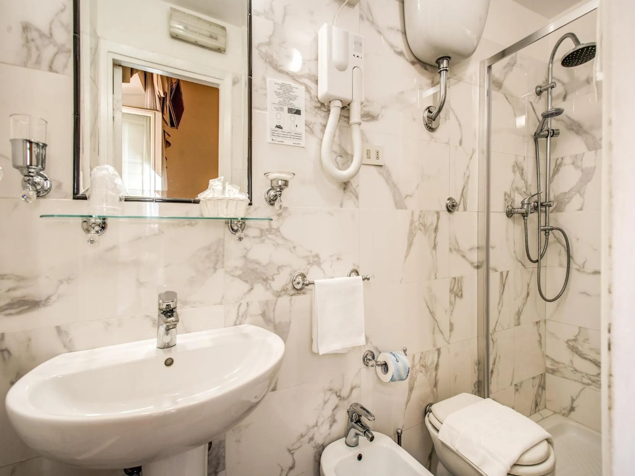 Toilet in Hotel Labelle