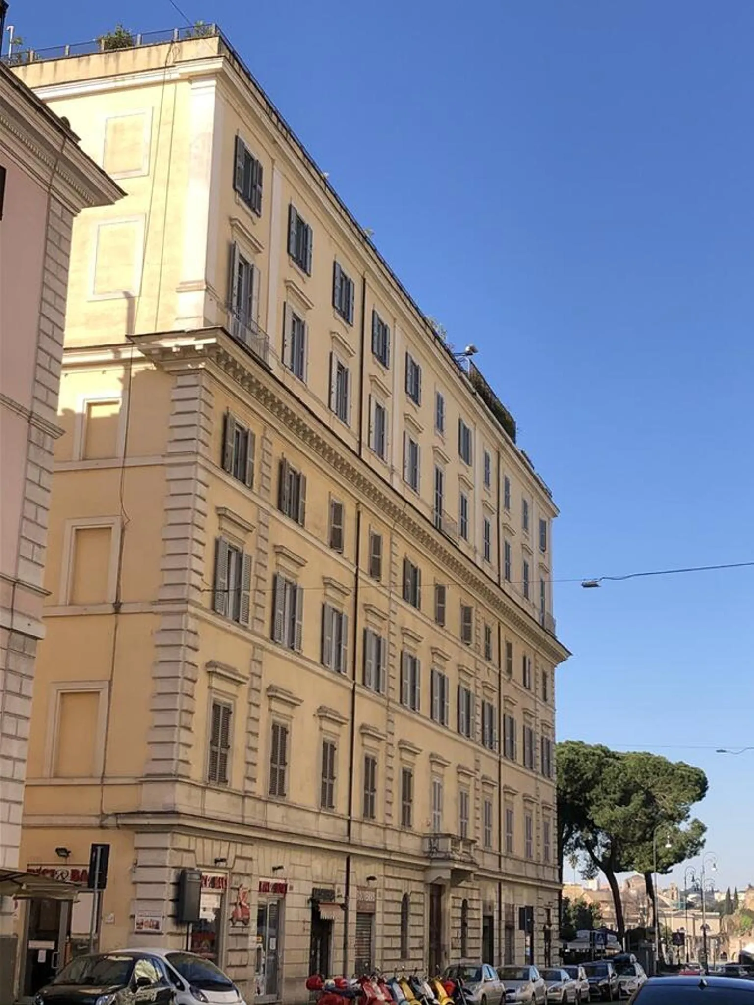 Property building in Hotel Labelle