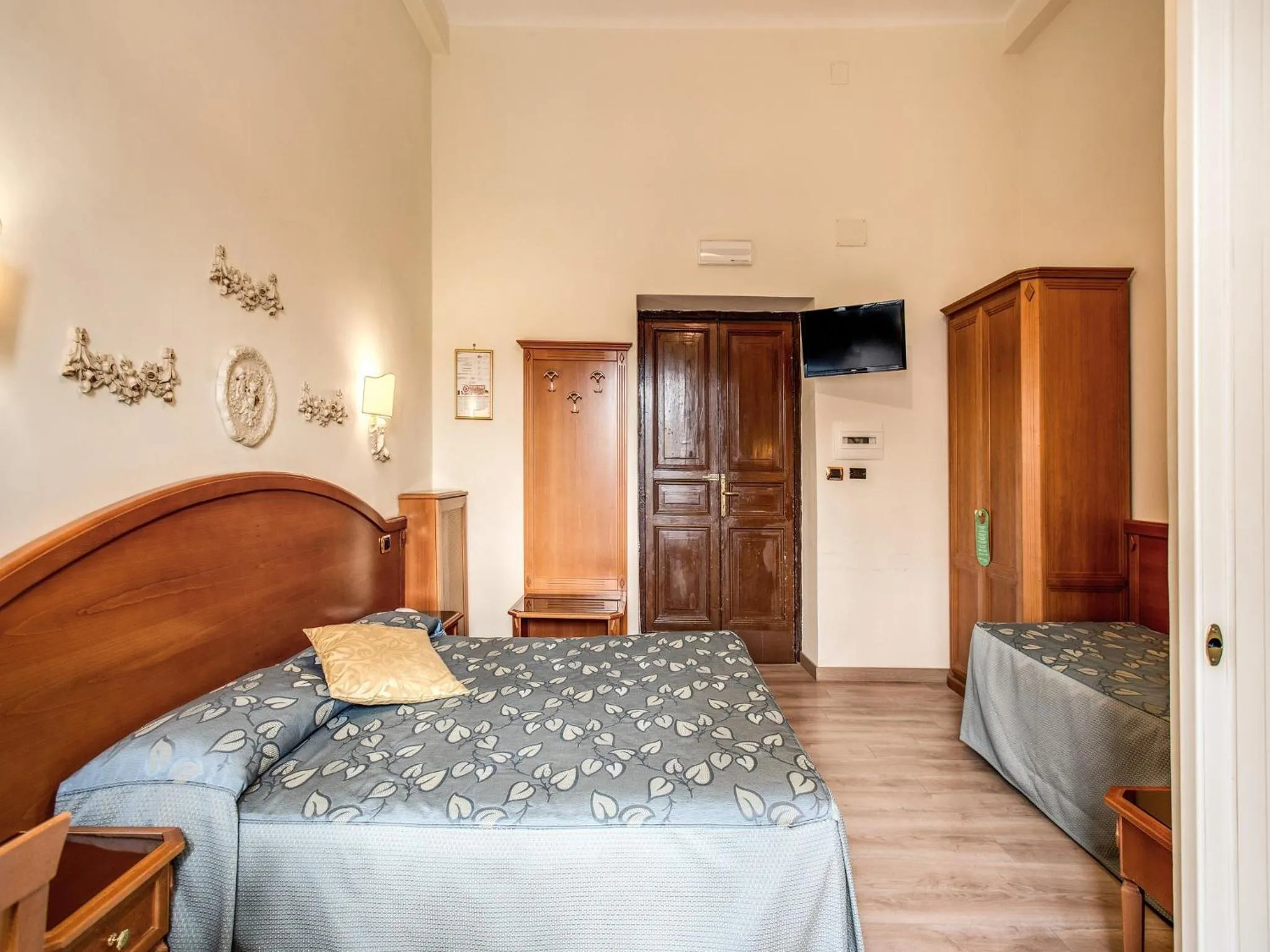 Photo of the whole room, Bed in Hotel Labelle