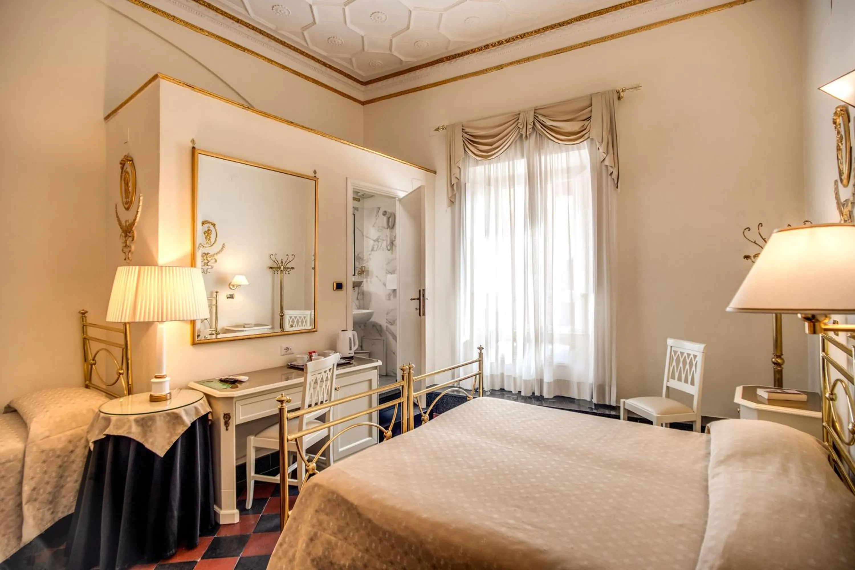 Coffee/tea facilities, Bed in Hotel Labelle