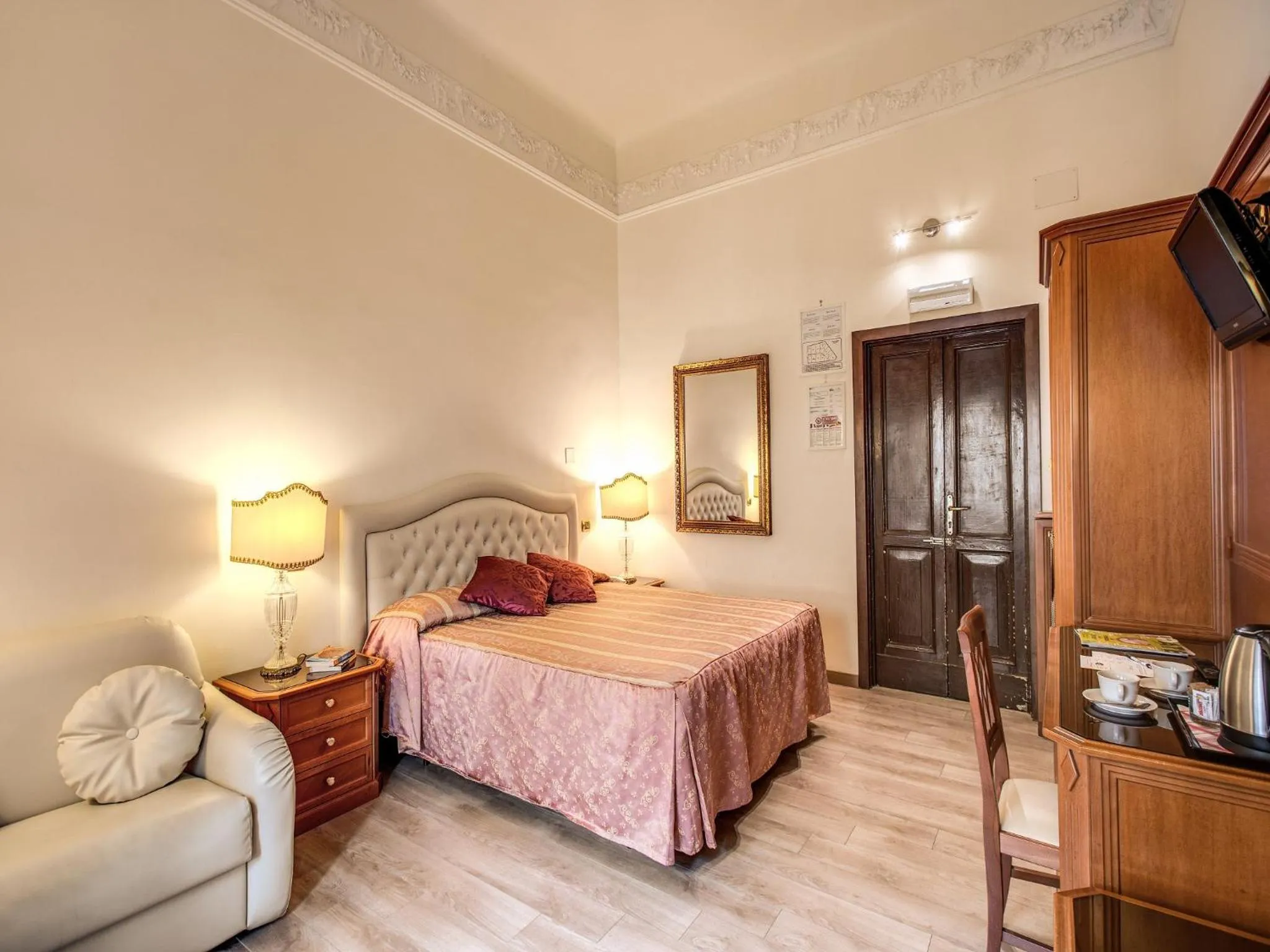 Photo of the whole room, Bed in Hotel Labelle