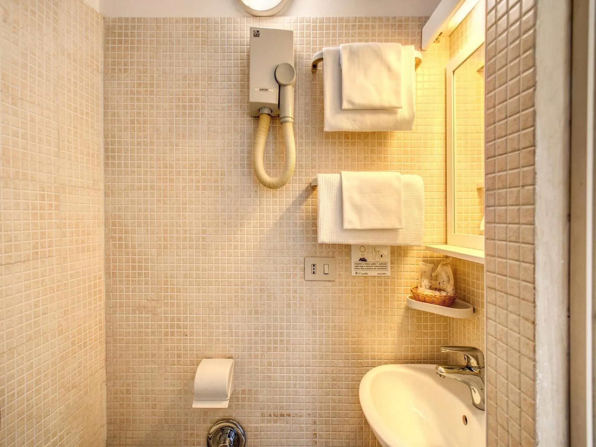 Bathroom in Hotel Labelle