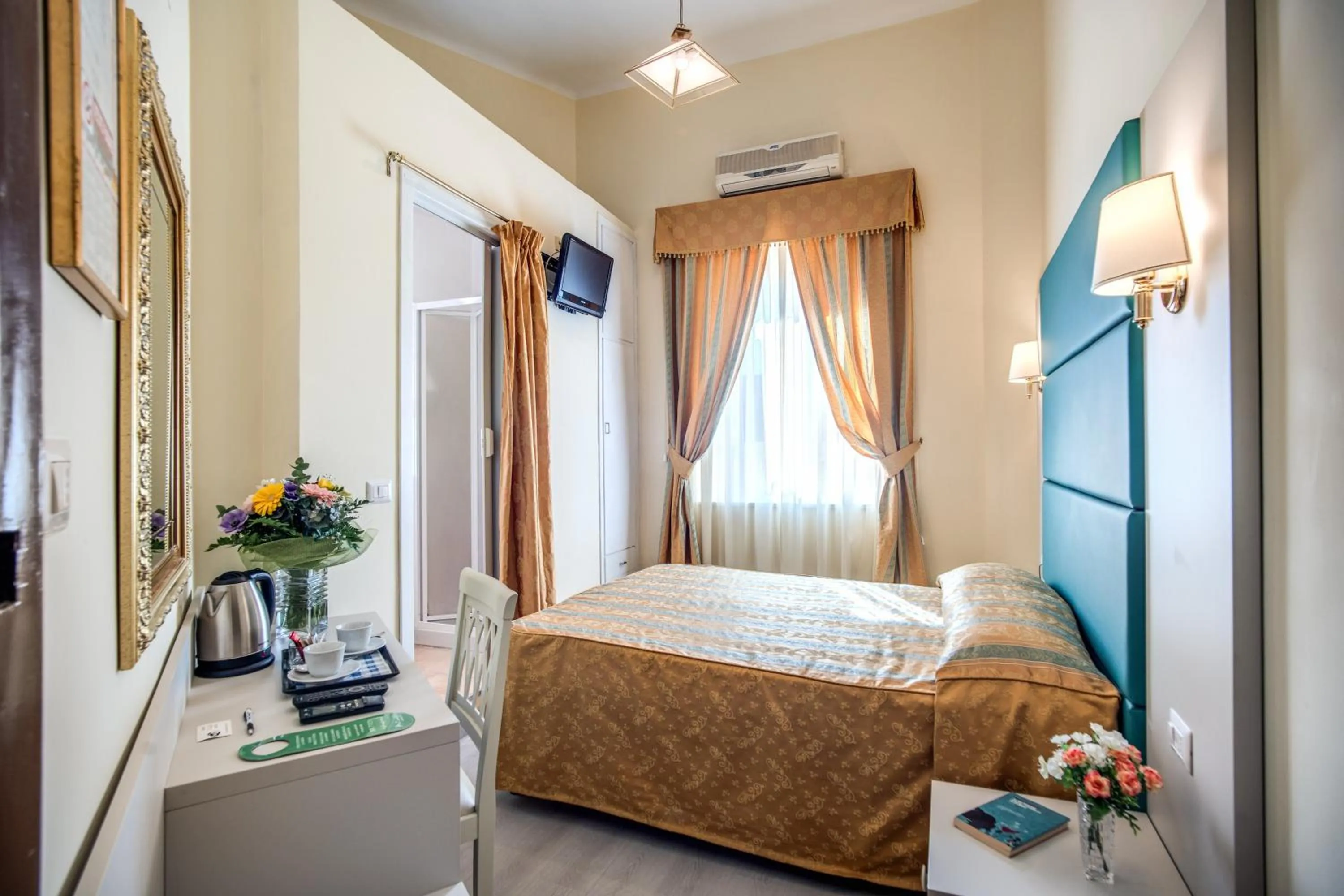 Bed in Hotel Labelle