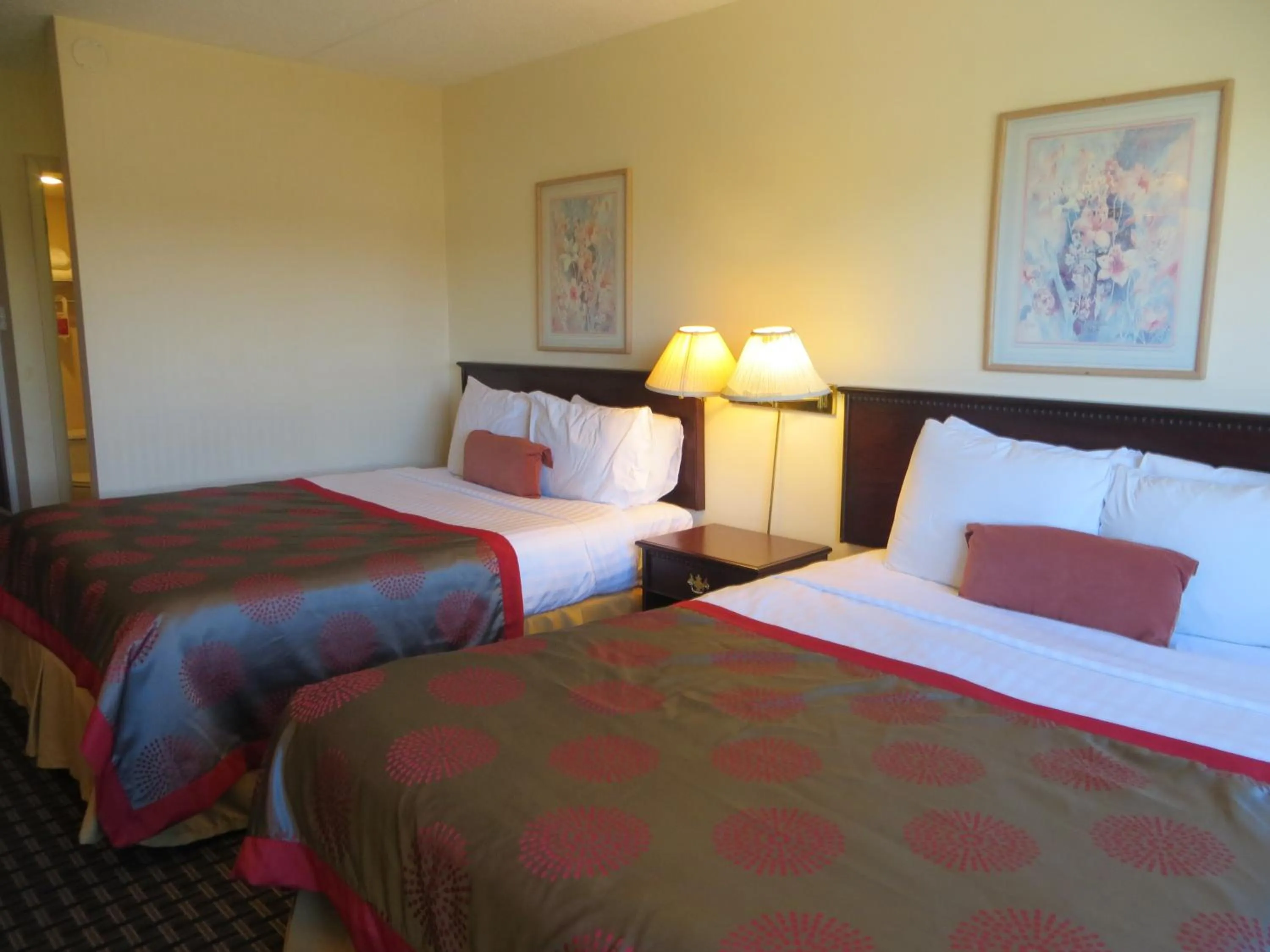 Bedroom in Ramada Limited Calgary