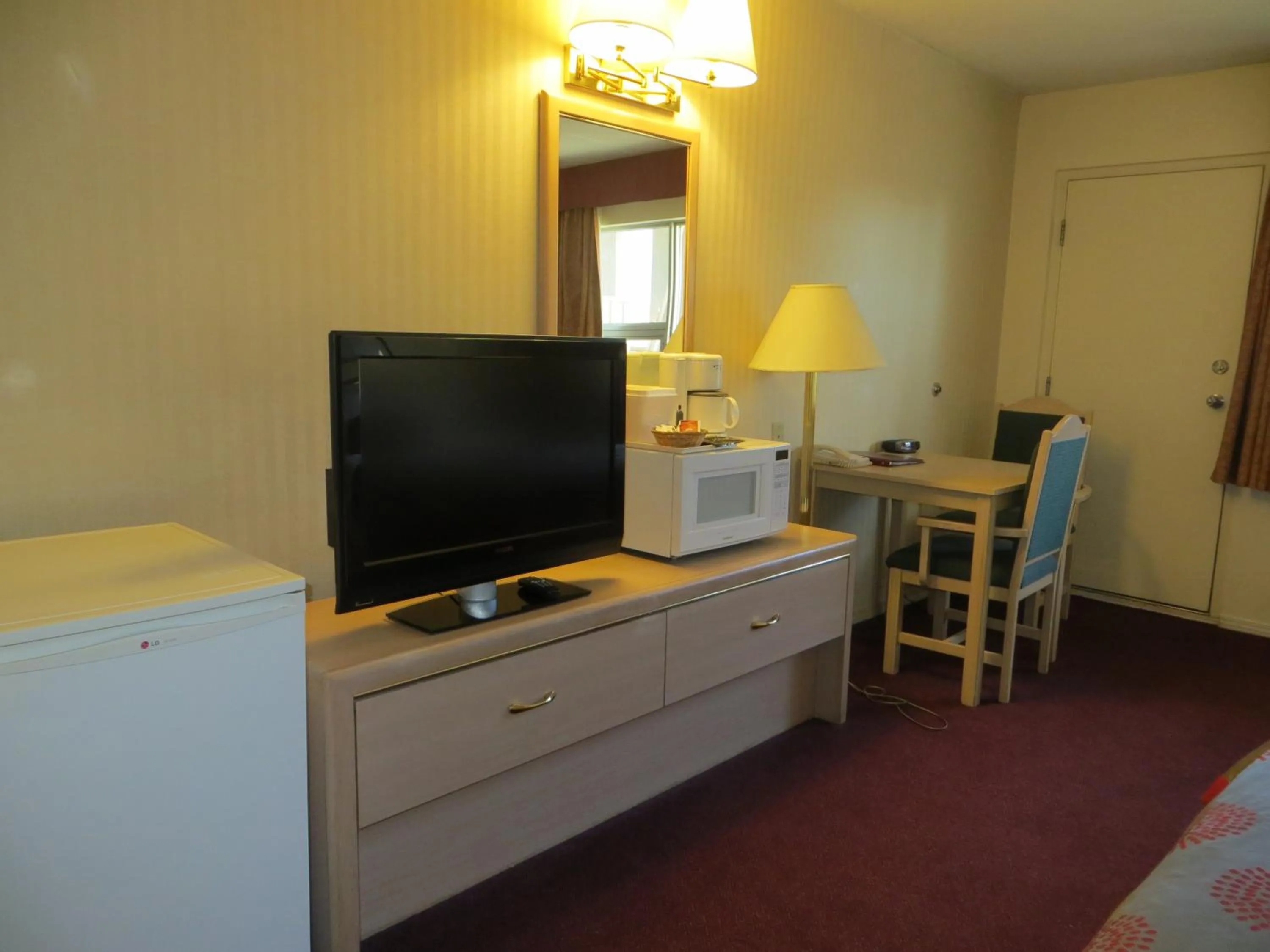 TV and multimedia, TV/Entertainment Center in Ramada Limited Calgary