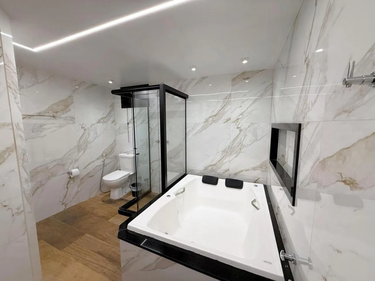 Shower in Hotel Pousada Casacolina