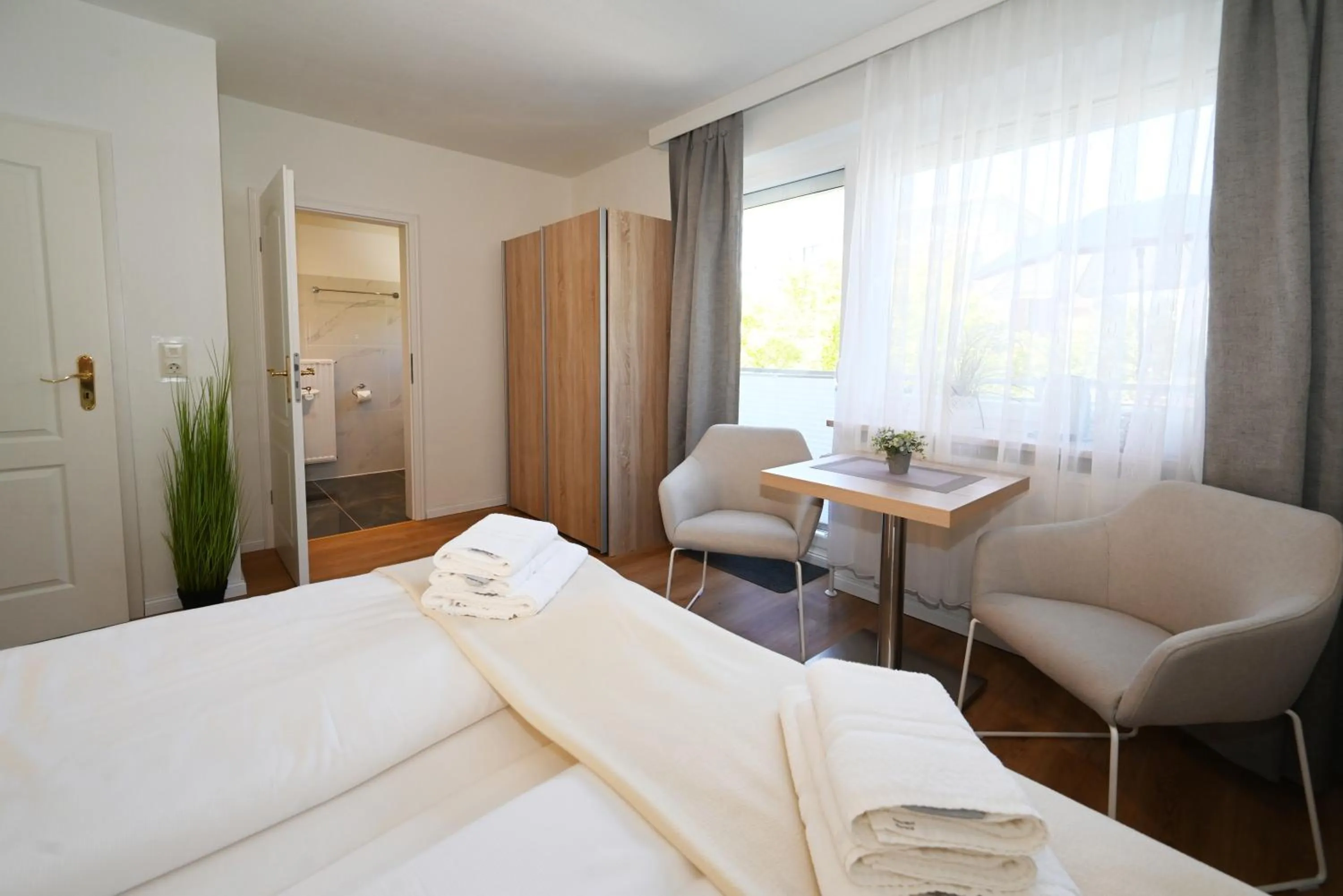 Bedroom, Bed in Strandhotel Salty