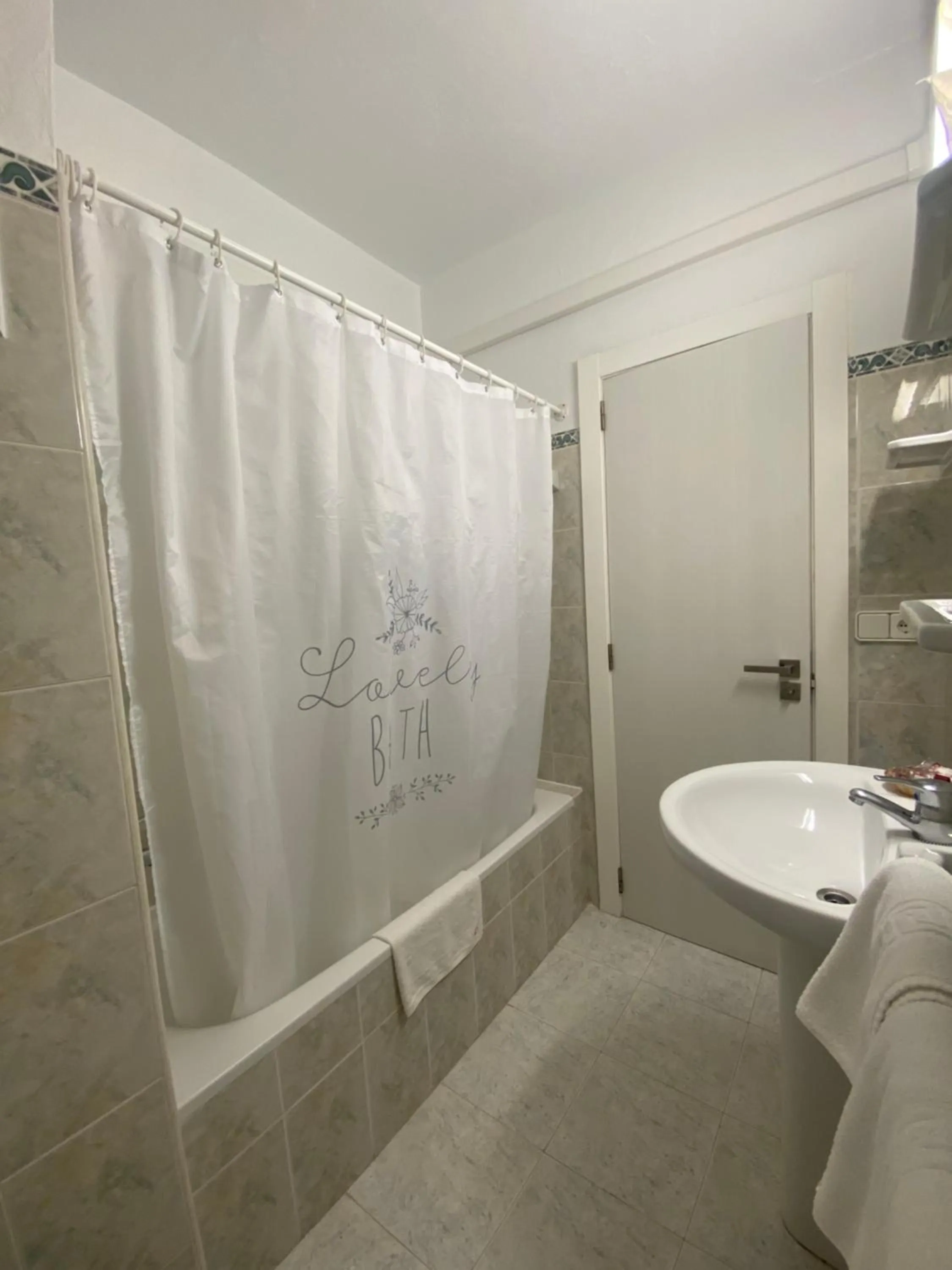 Bathroom in Hostal Pitiusa