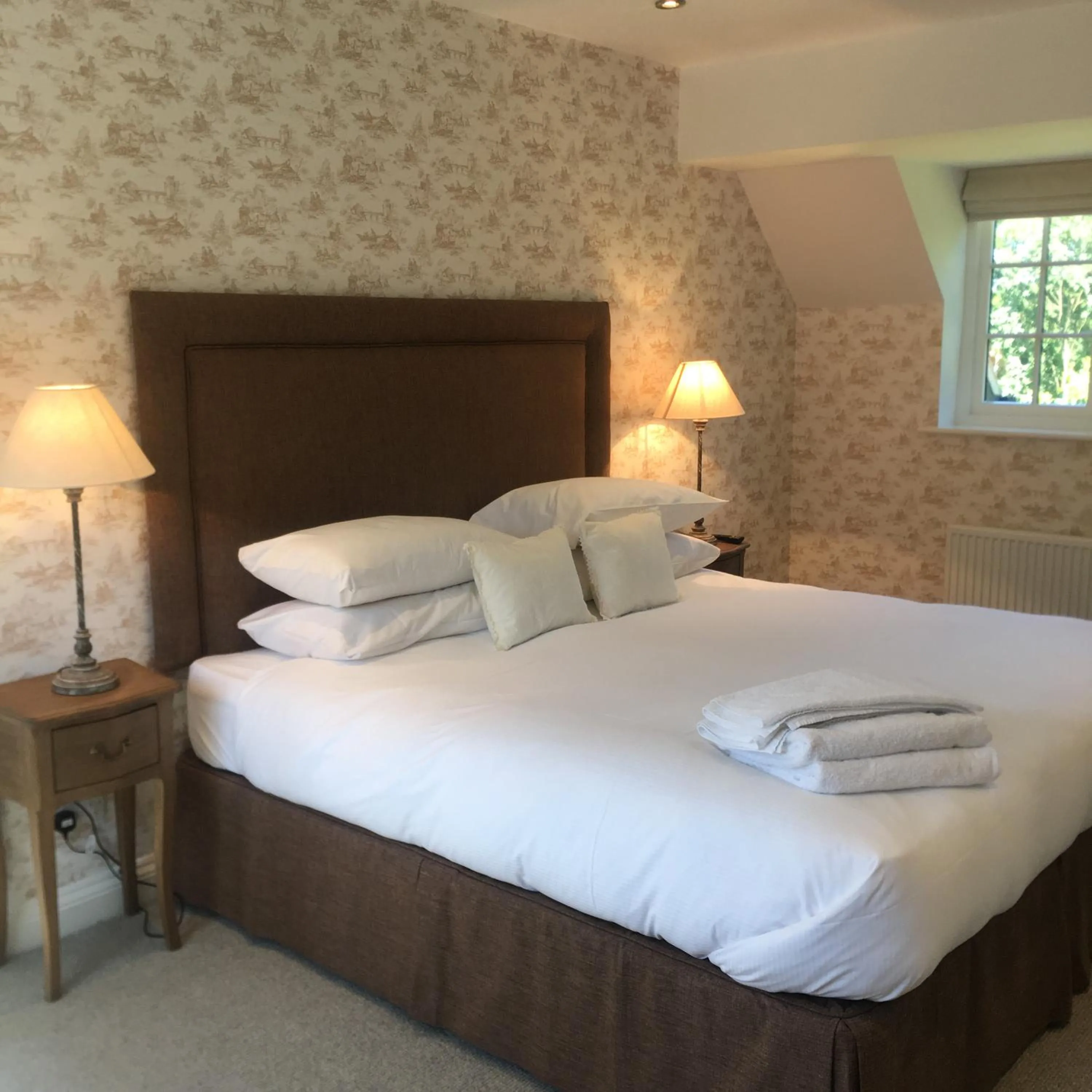 Bed in The George Great Oxendon