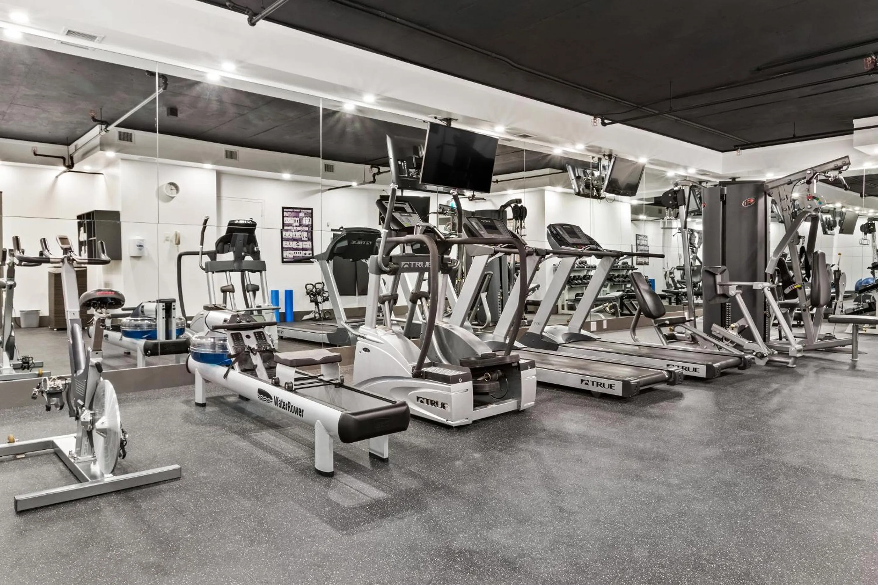 Fitness centre/facilities in Best Western Premier Calgary Plaza Hotel & Conference Centre