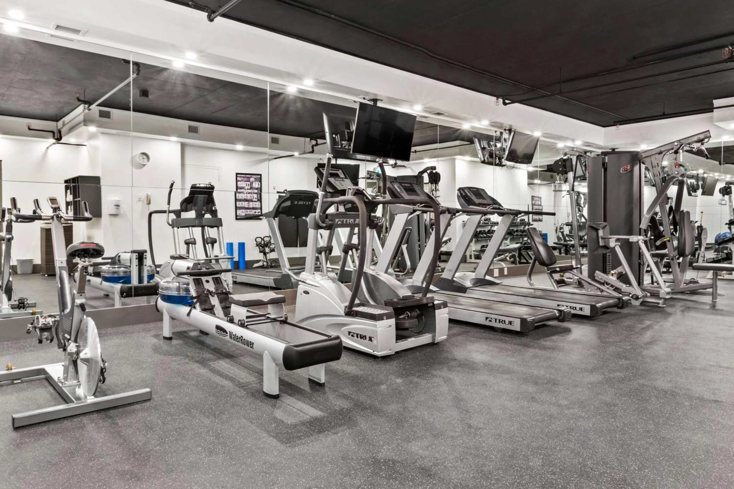 Fitness centre/facilities in Best Western Premier Calgary Plaza Hotel & Conference Centre
