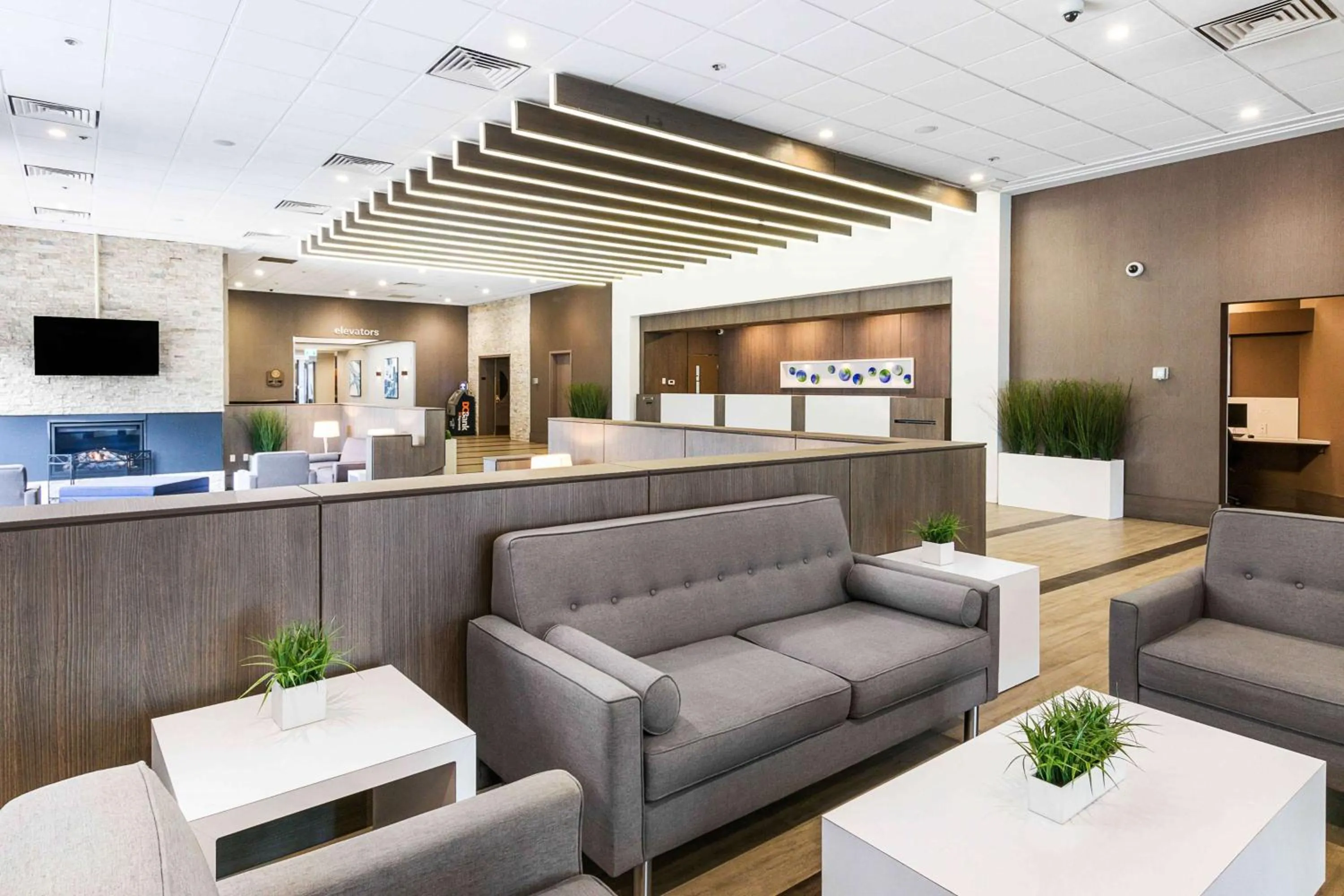 Lobby or reception in Best Western Premier Calgary Plaza Hotel & Conference Centre