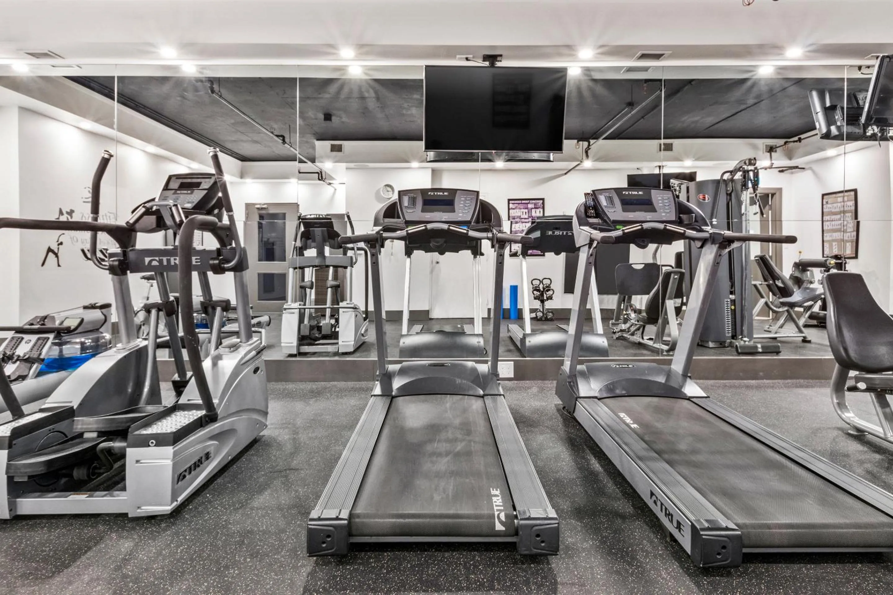 Fitness centre/facilities in Best Western Premier Calgary Plaza Hotel & Conference Centre