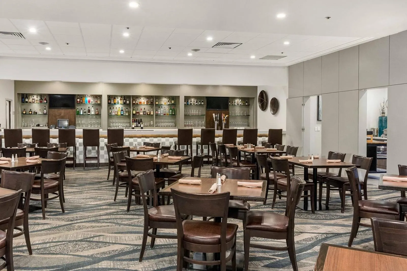 Restaurant/places to eat in Best Western Premier Calgary Plaza Hotel & Conference Centre