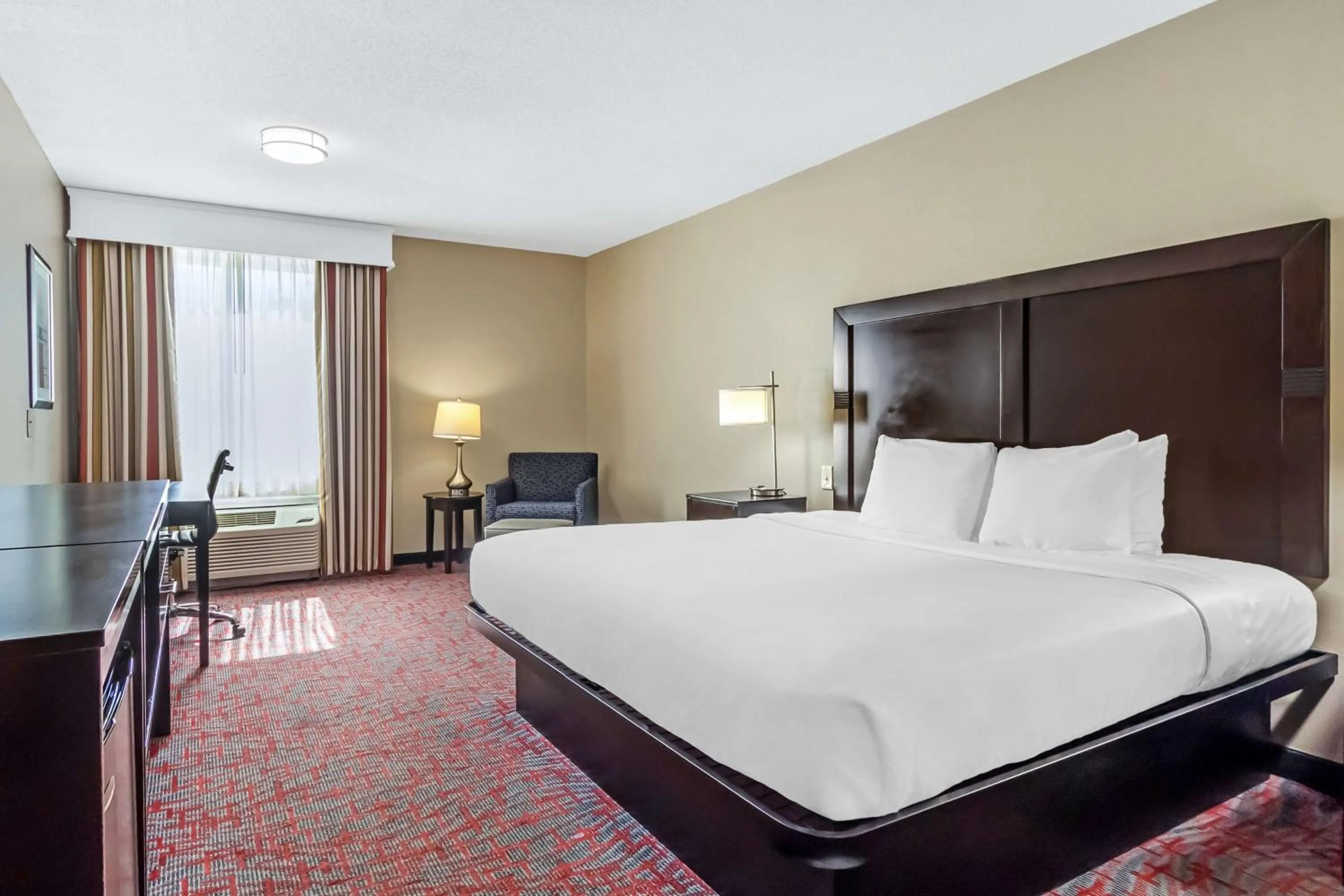 Bedroom in Best Western Airport Inn & Suites