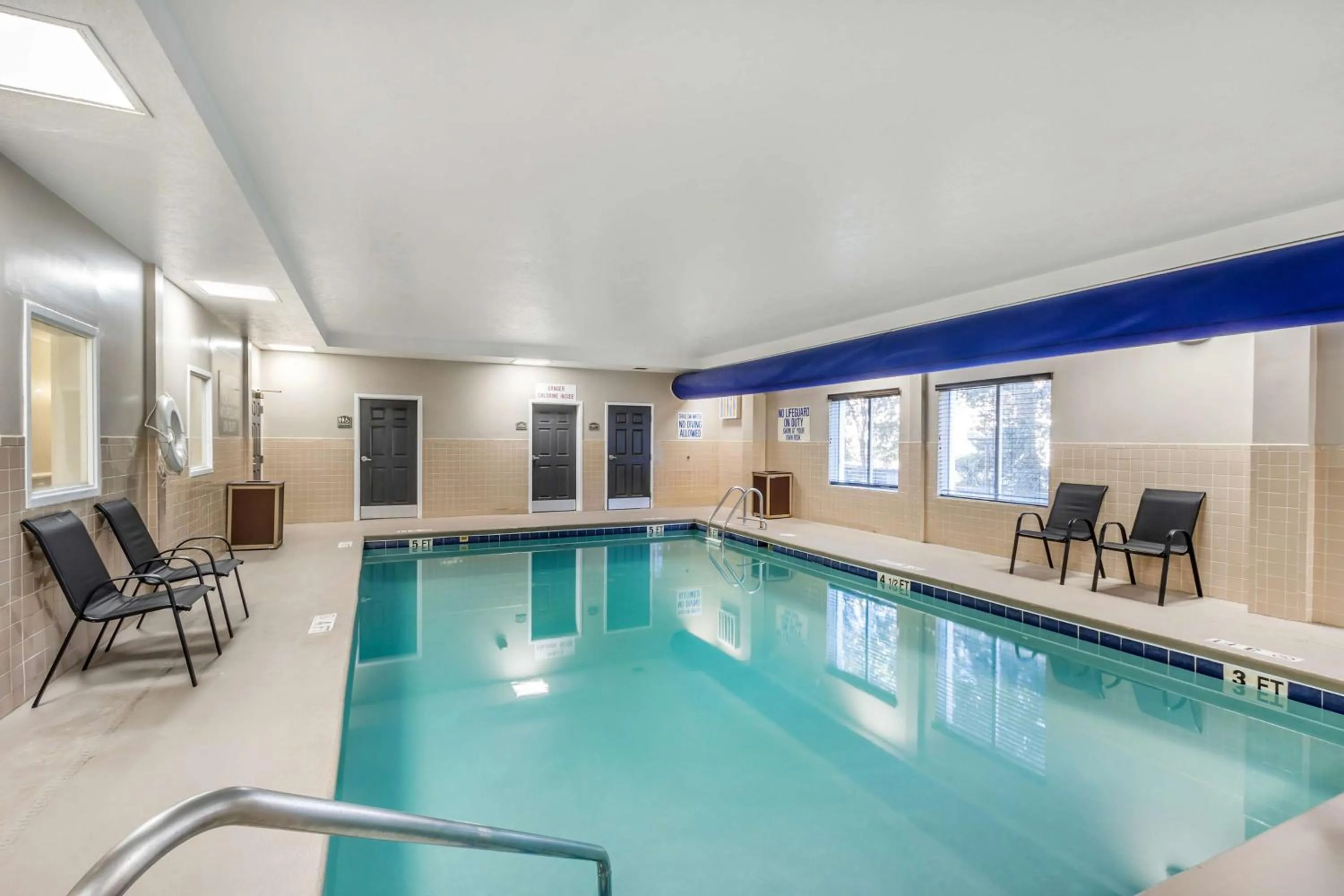 Pool view in Best Western Airport Inn & Suites