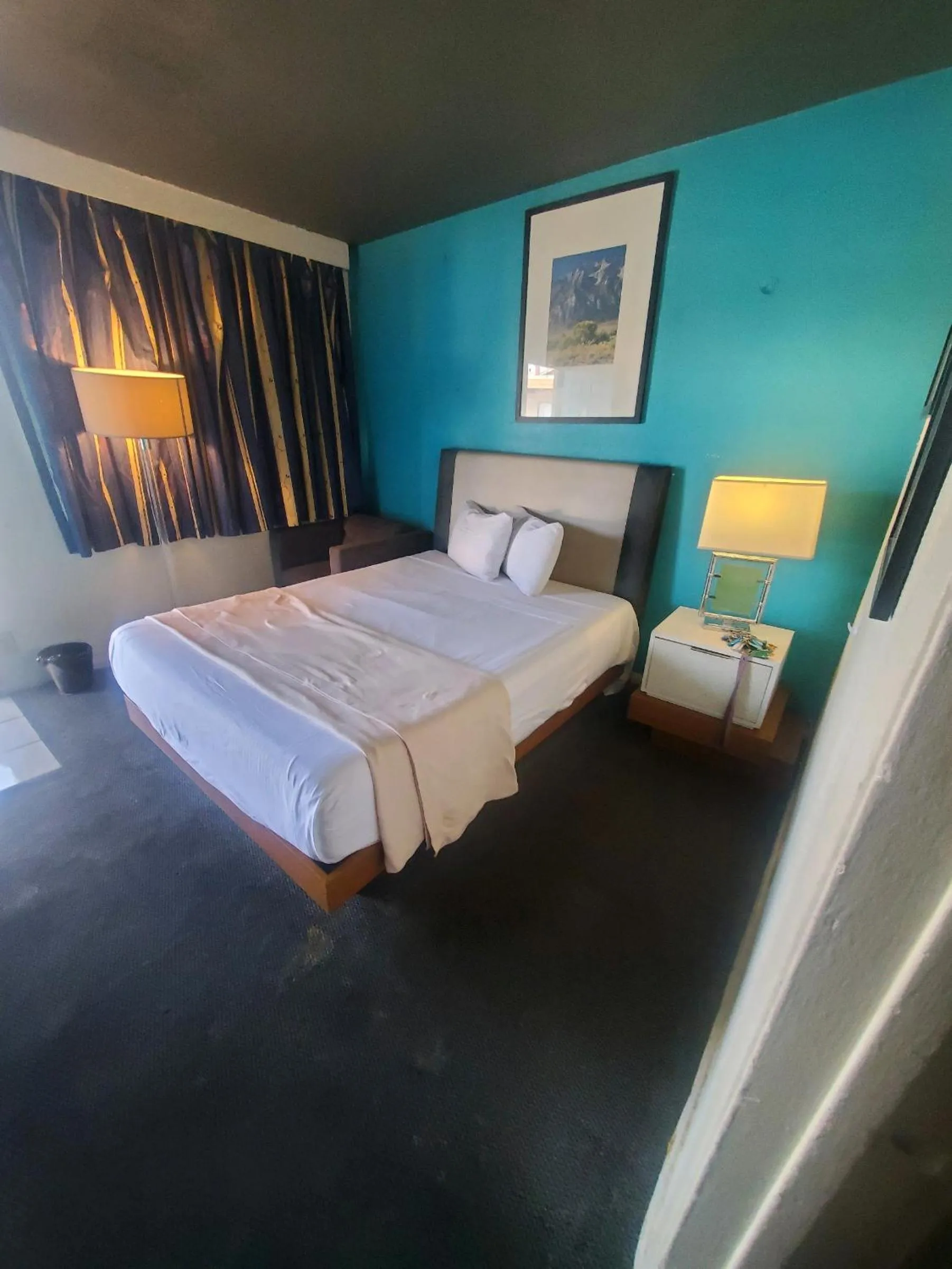 Bed in Desert Hills Motel