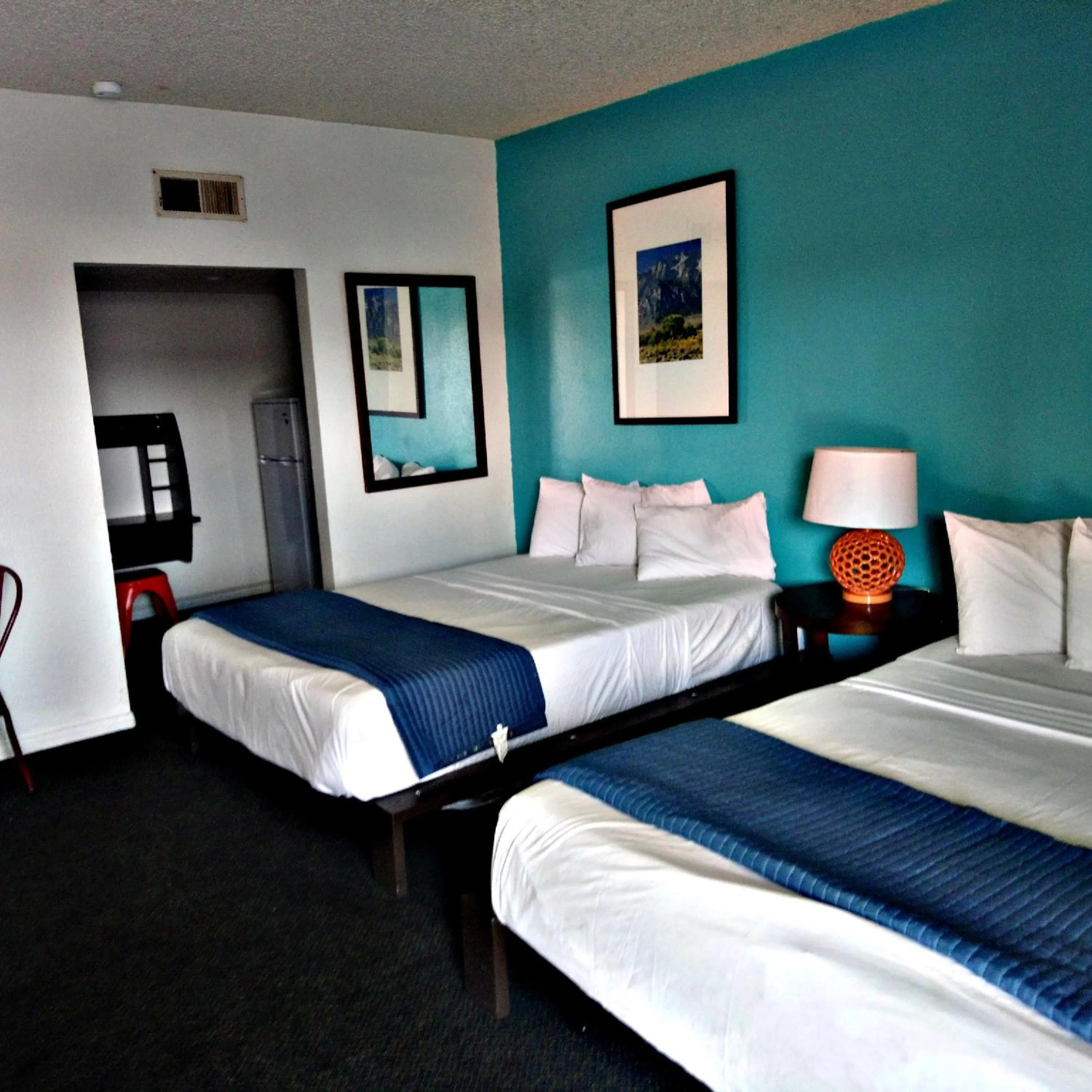 Bed in Desert Hills Motel