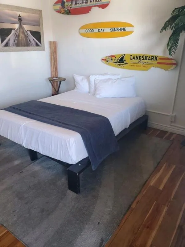 Bedroom, Bed in Desert Hills Motel