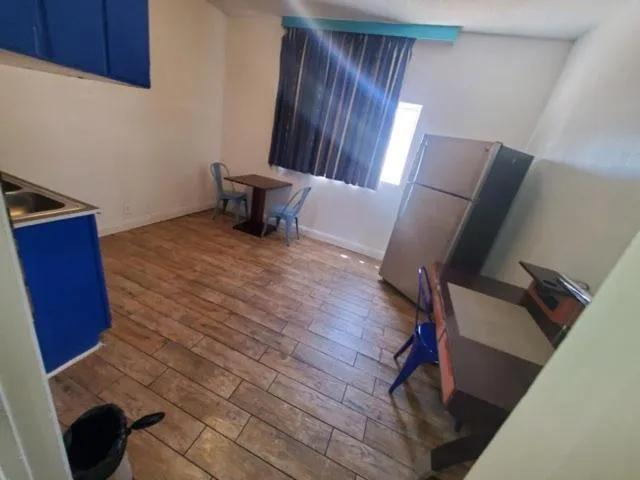 Kitchen or kitchenette in Desert Hills Motel