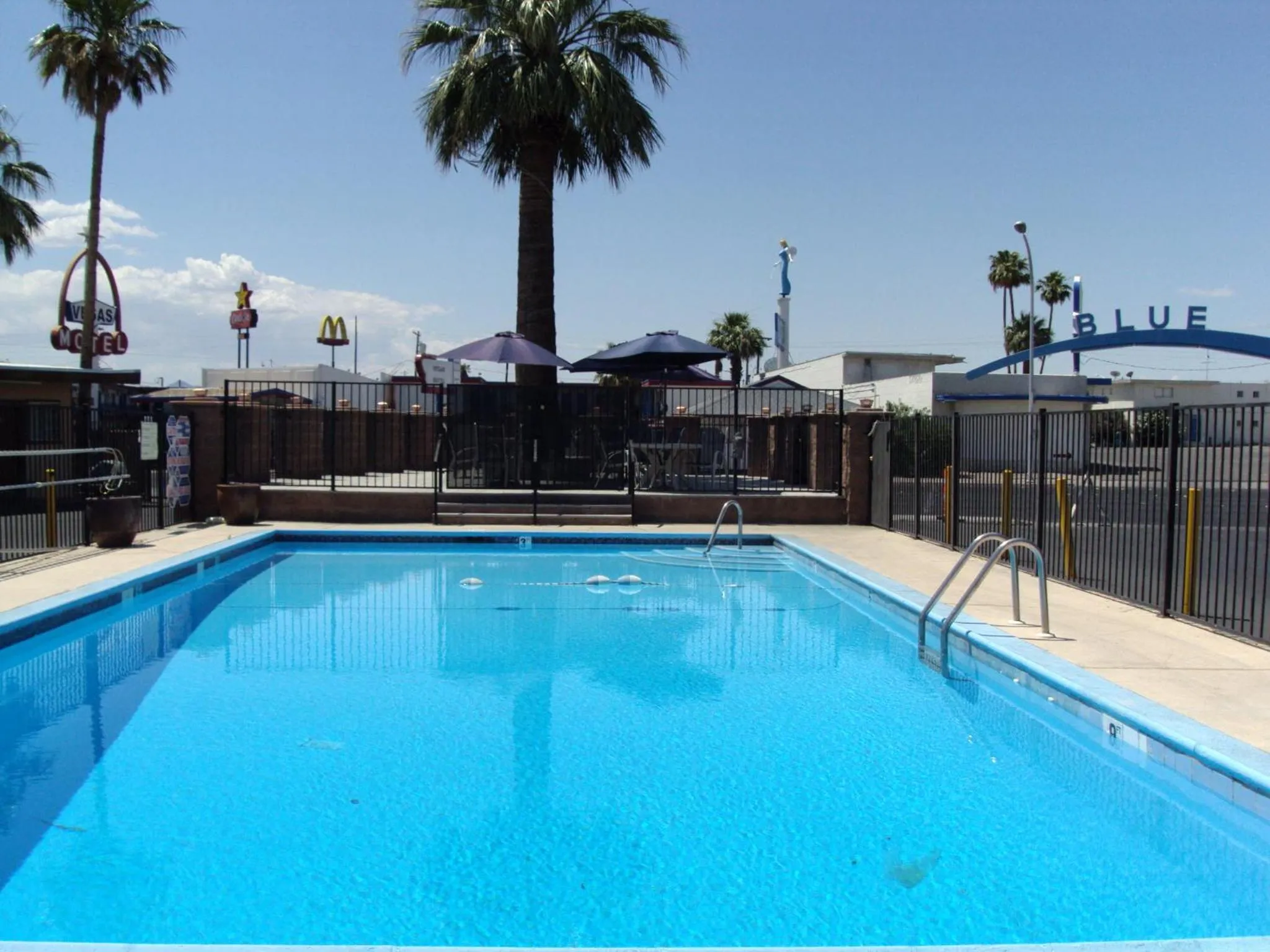 Restaurant/places to eat in Desert Hills Motel