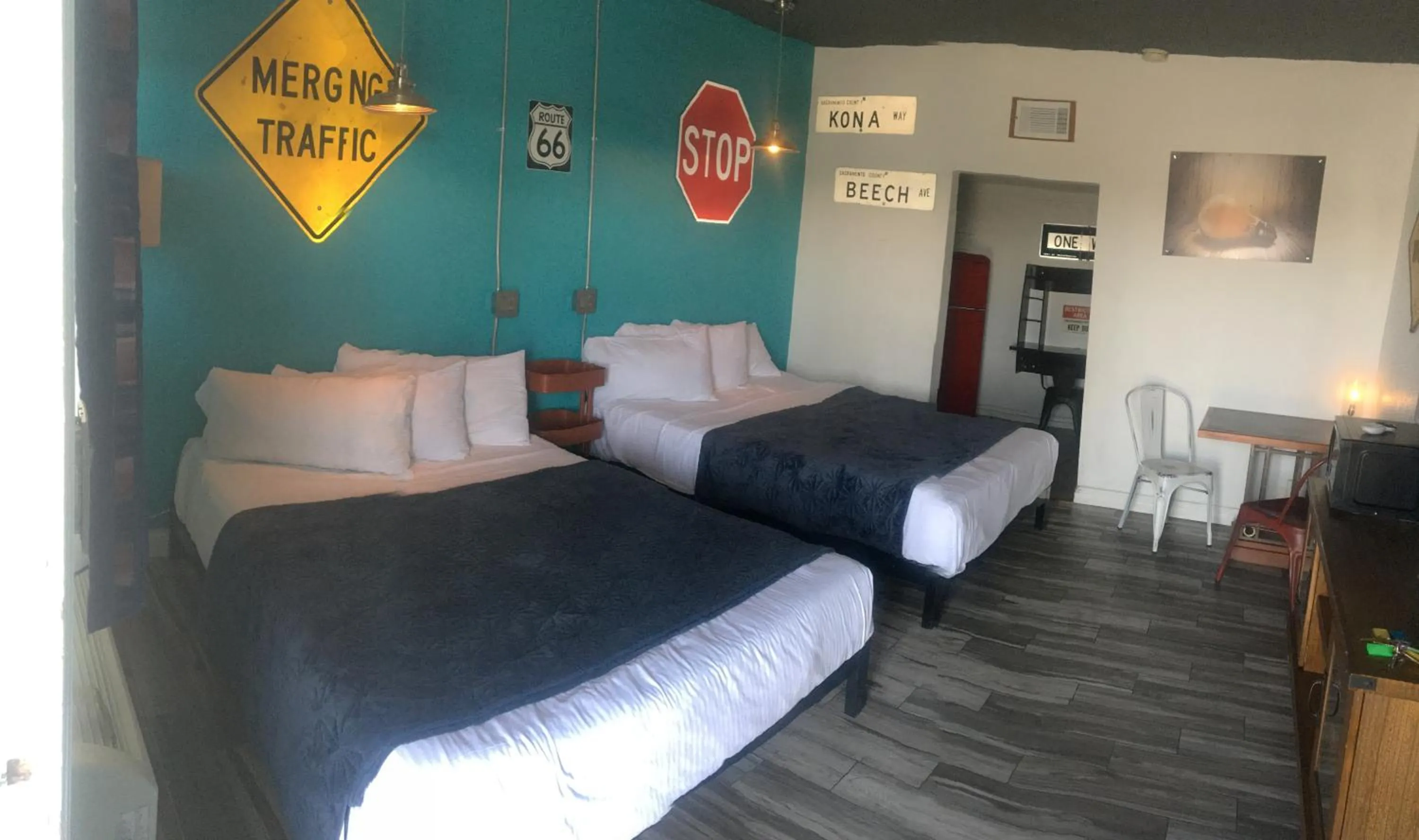 Property building, Bed in Desert Hills Motel